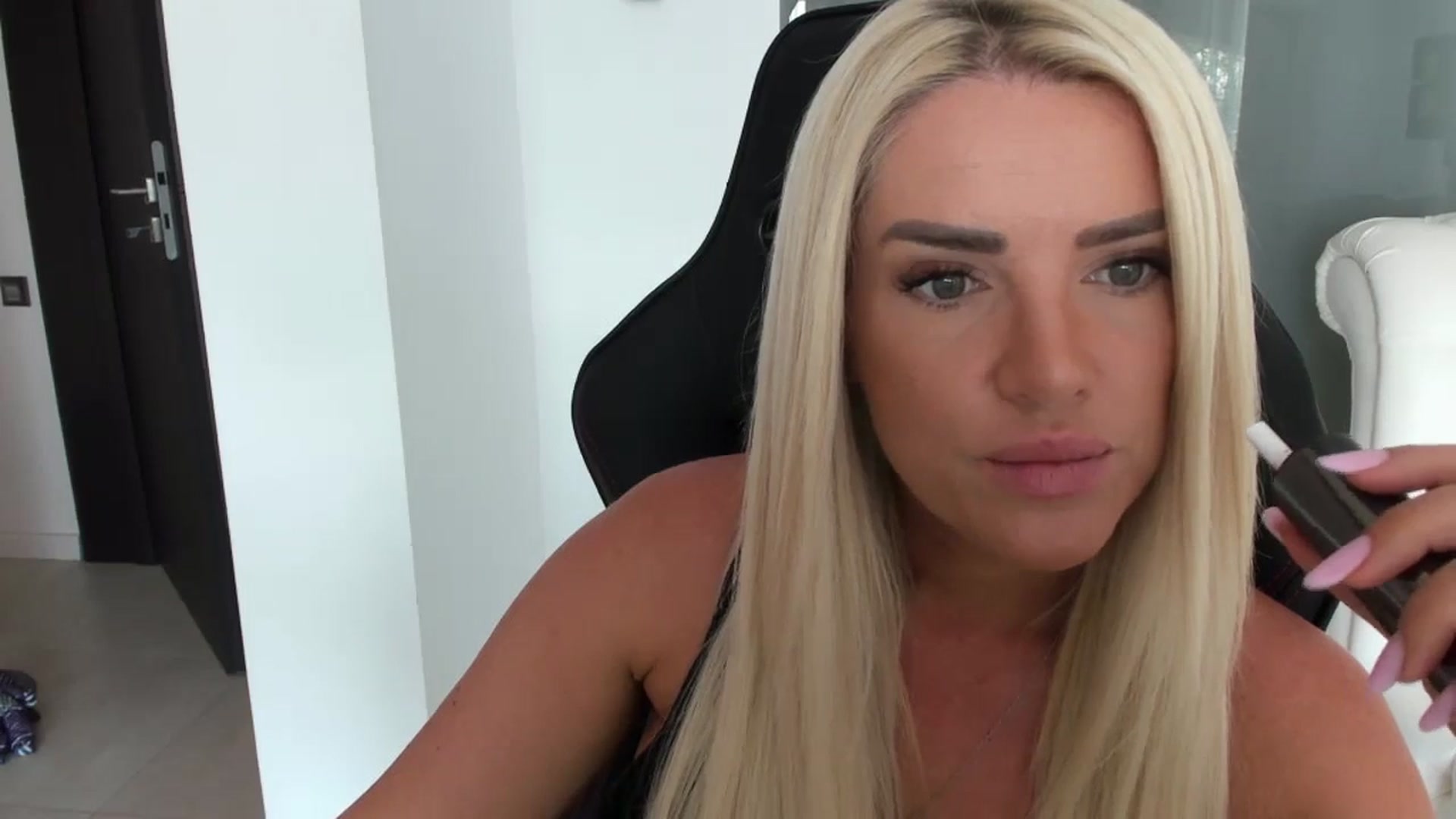 Gallery image thumbnail from Allesia_'s myfreecams stream on, 08/17/2024, 11:06 image 3 of 20