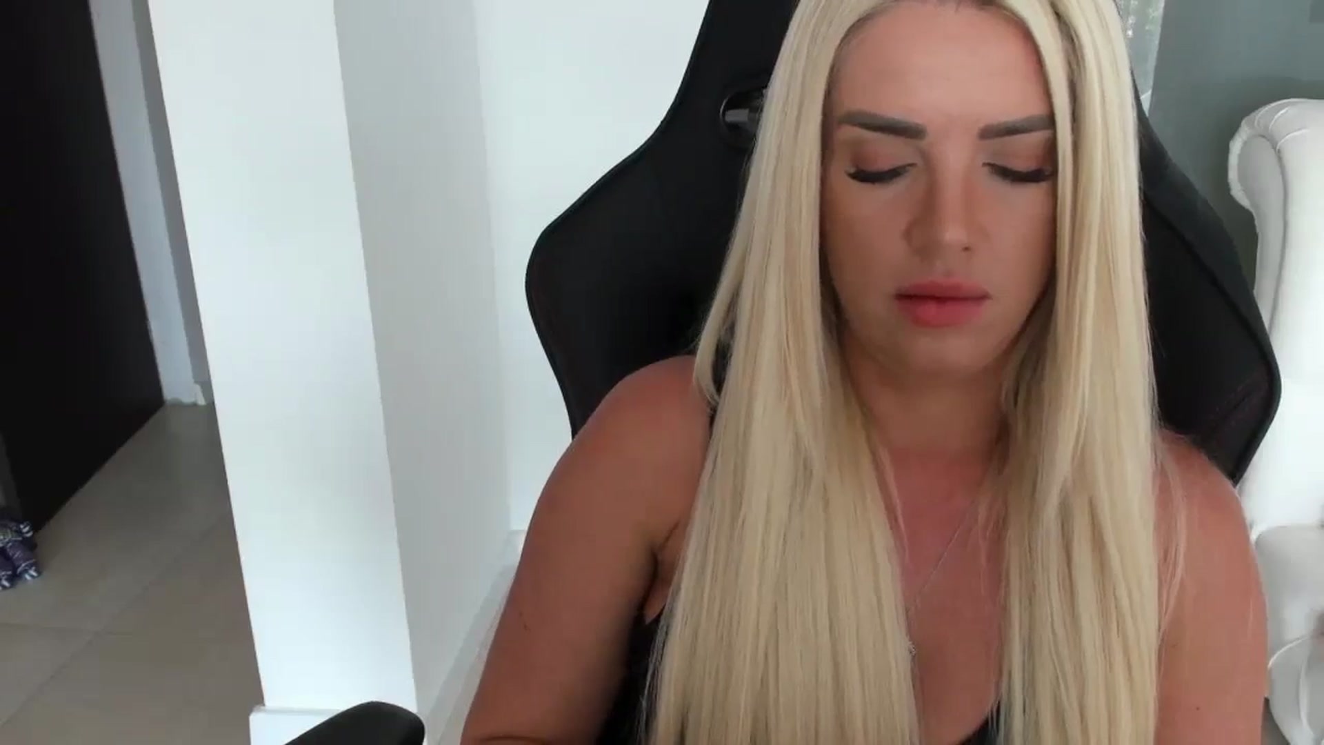 Gallery image thumbnail from Allesia_'s myfreecams stream on, 08/17/2024, 11:06 image 20 of 20