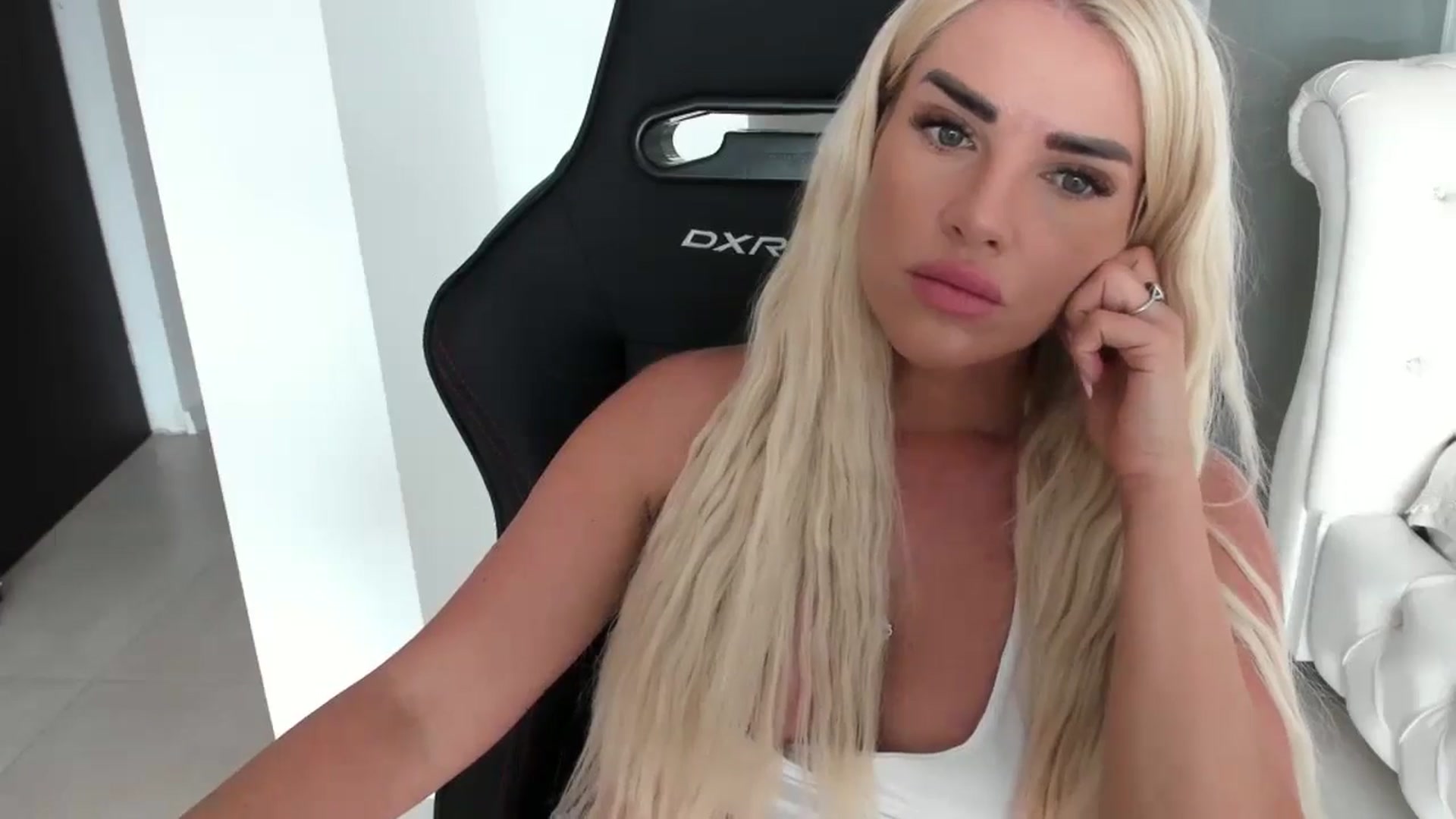 Gallery image thumbnail from Allesia_'s myfreecams stream on, 08/21/2024, 10:24 image 20 of 20