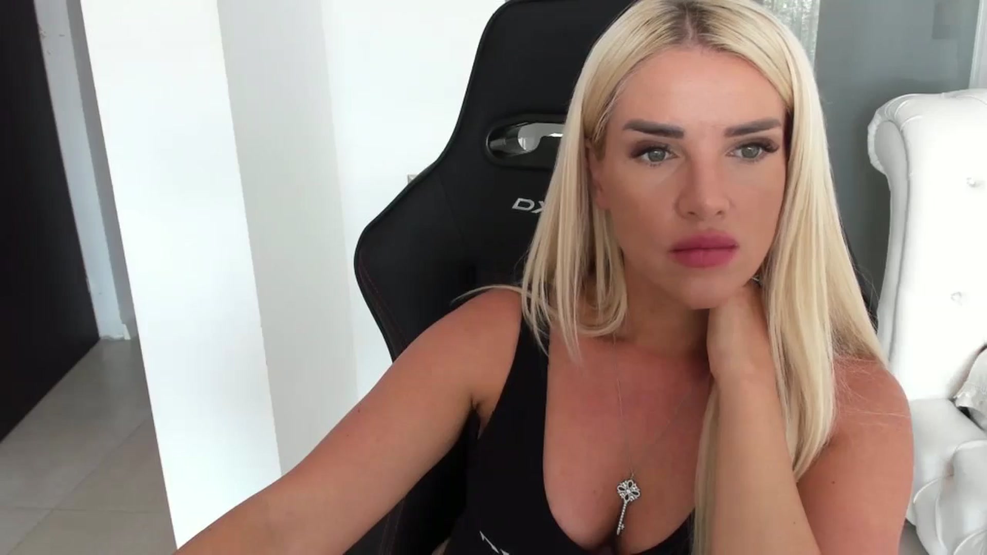 Gallery image thumbnail from Allesia_'s myfreecams stream on, 08/23/2024, 10:31 image 17 of 20