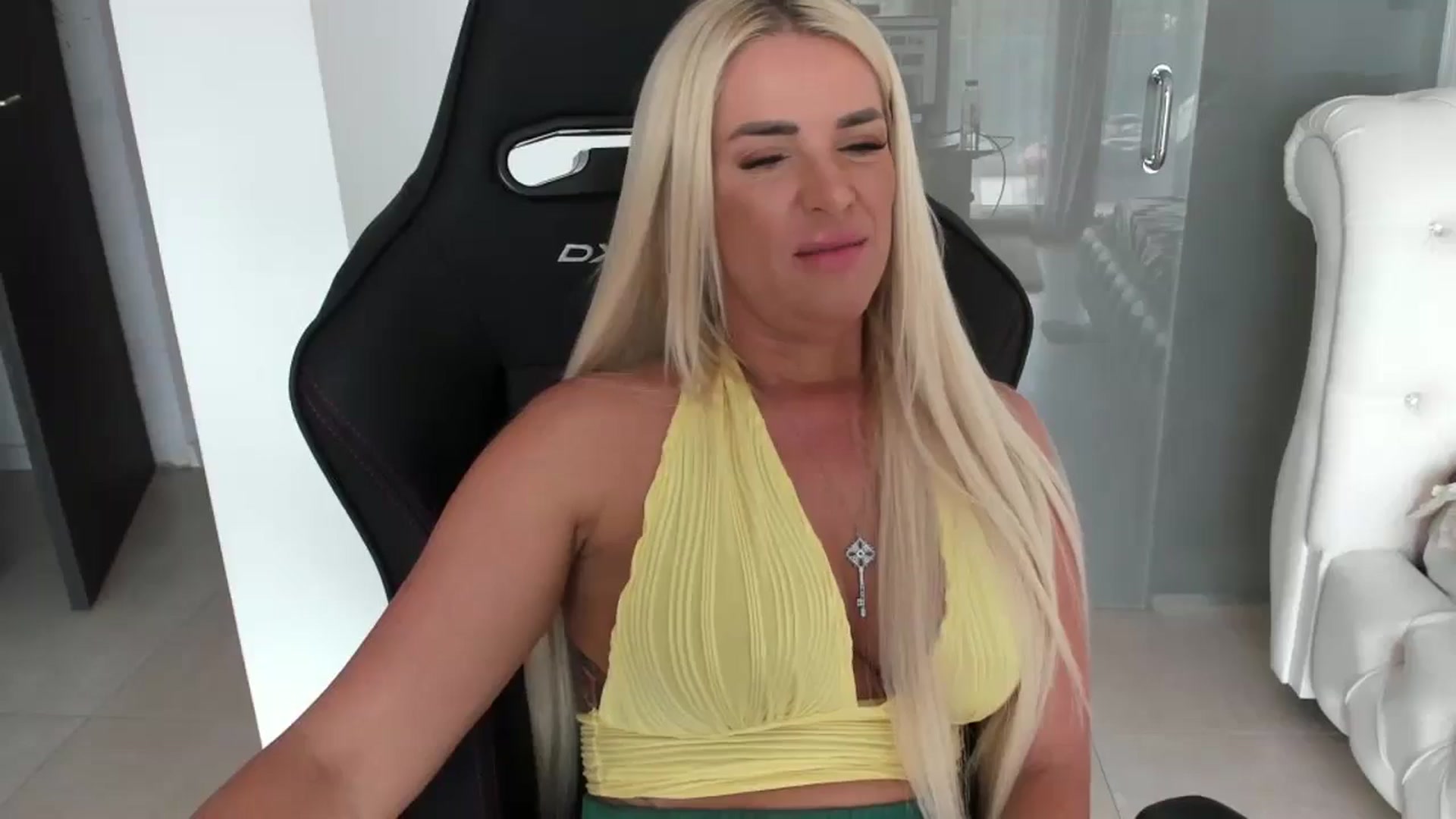 Gallery image thumbnail from Allesia_'s myfreecams stream on, 08/27/2024, 08:56 image 18 of 20