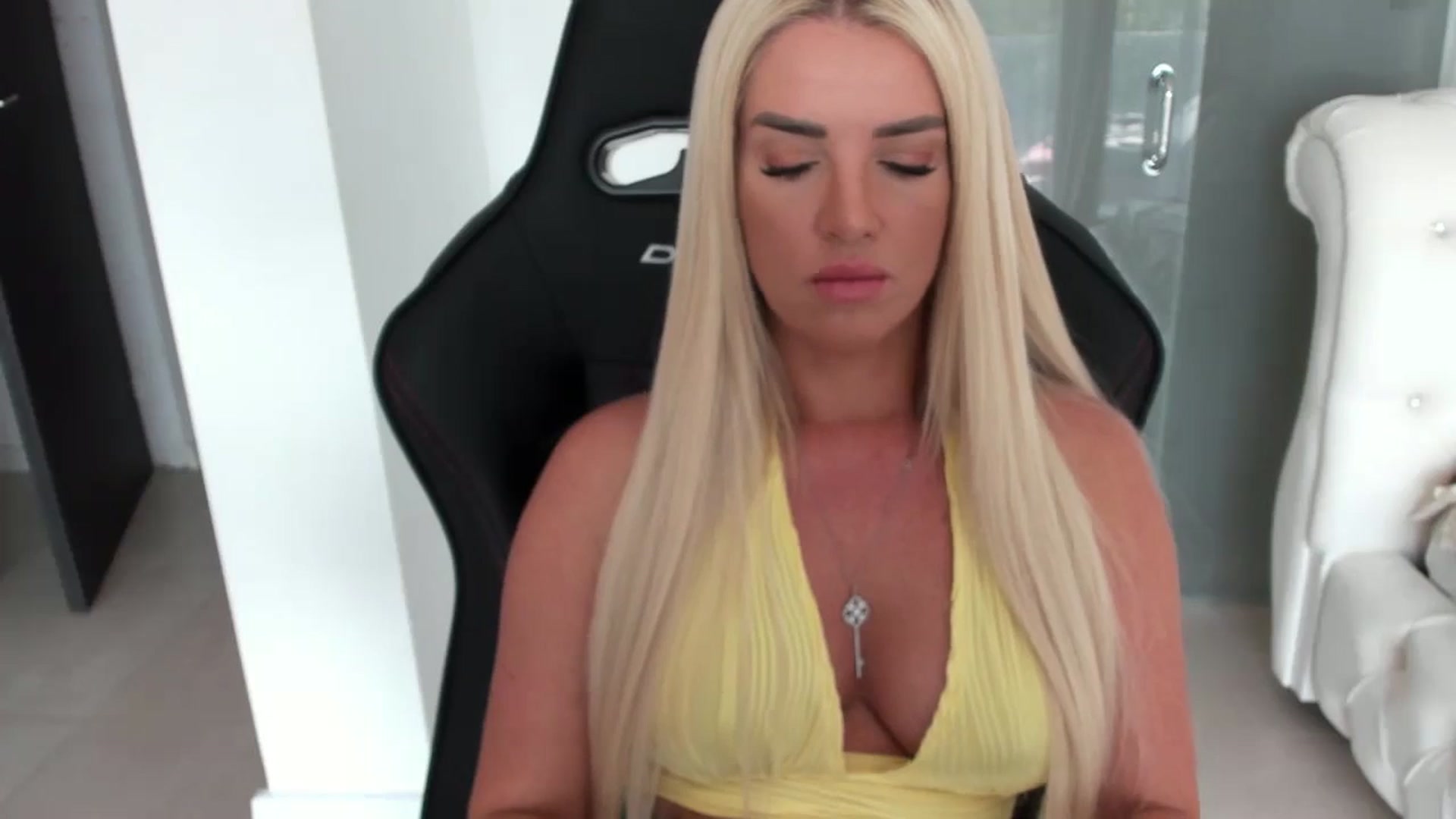 Gallery image thumbnail from Allesia_'s myfreecams stream on, 08/27/2024, 08:56 image 7 of 20