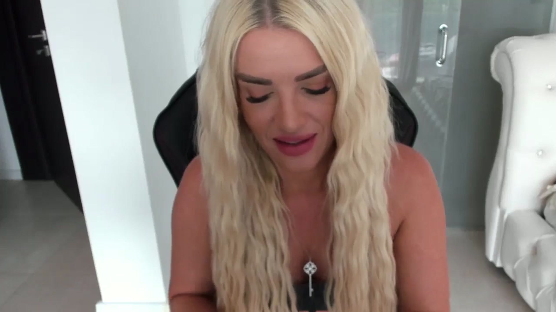 Gallery image thumbnail from Allesia_'s myfreecams stream on, 08/28/2024, 08:13 image 15 of 20