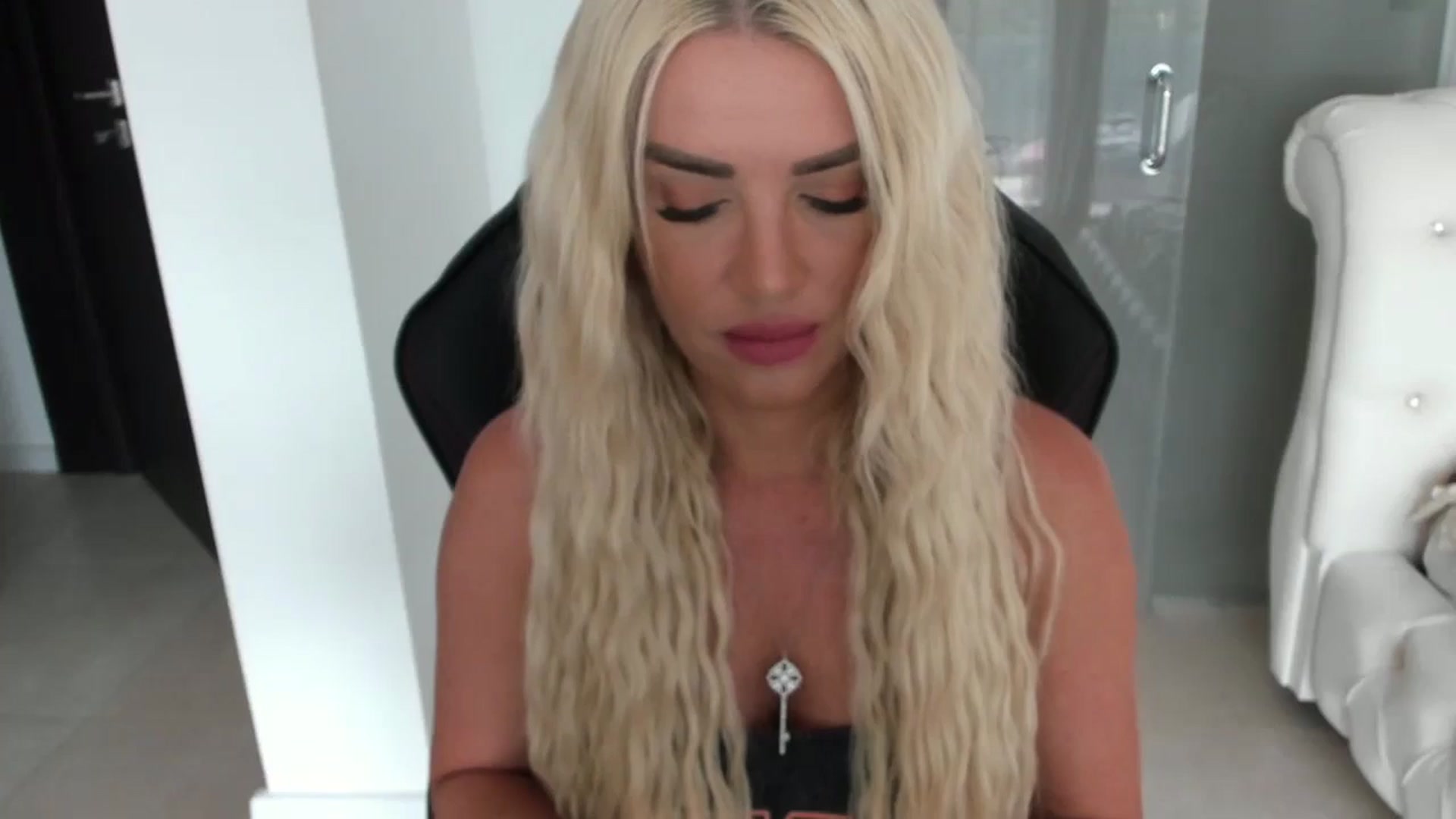 Gallery image thumbnail from Allesia_'s myfreecams stream on, 08/28/2024, 08:13 image 4 of 20