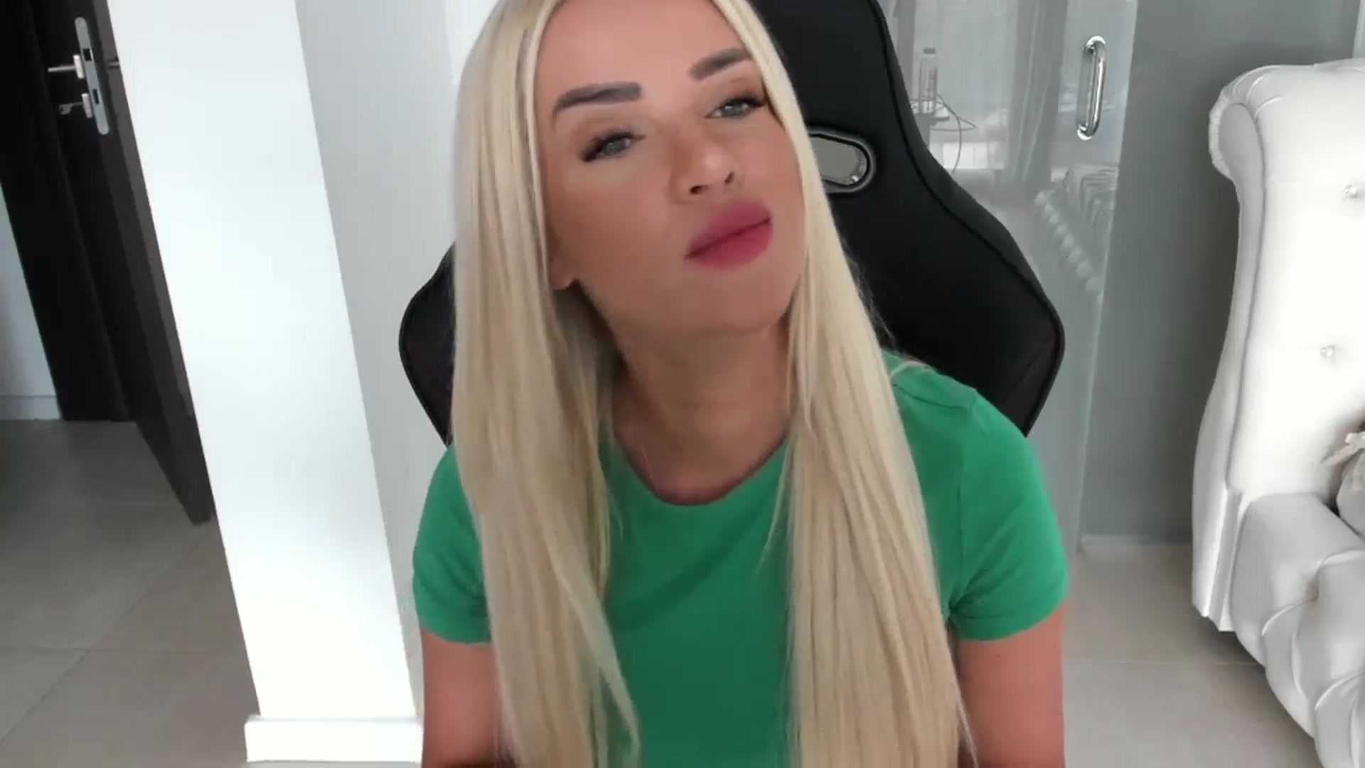 Gallery image thumbnail from Allesia_'s myfreecams stream on, 08/29/2024, 09:15 image 15 of 20