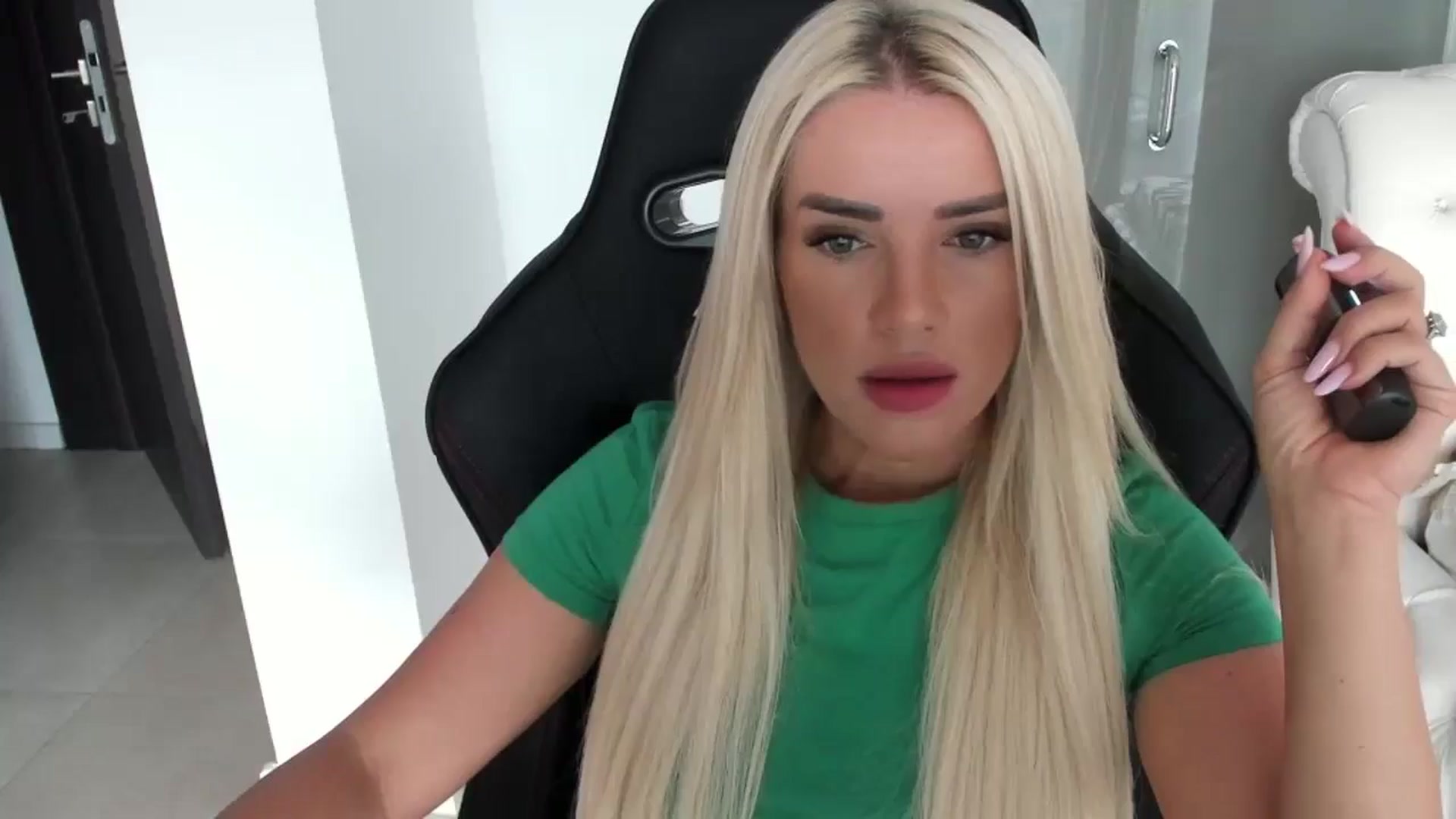 Gallery image thumbnail from Allesia_'s myfreecams stream on, 08/29/2024, 09:15 image 3 of 20