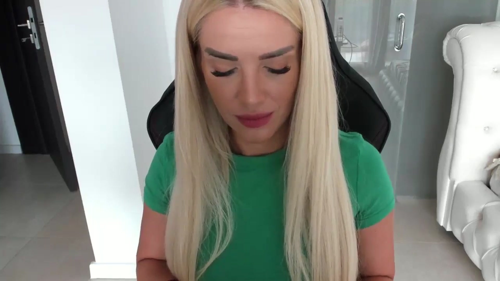Gallery image thumbnail from Allesia_'s myfreecams stream on, 08/29/2024, 09:15 image 17 of 20