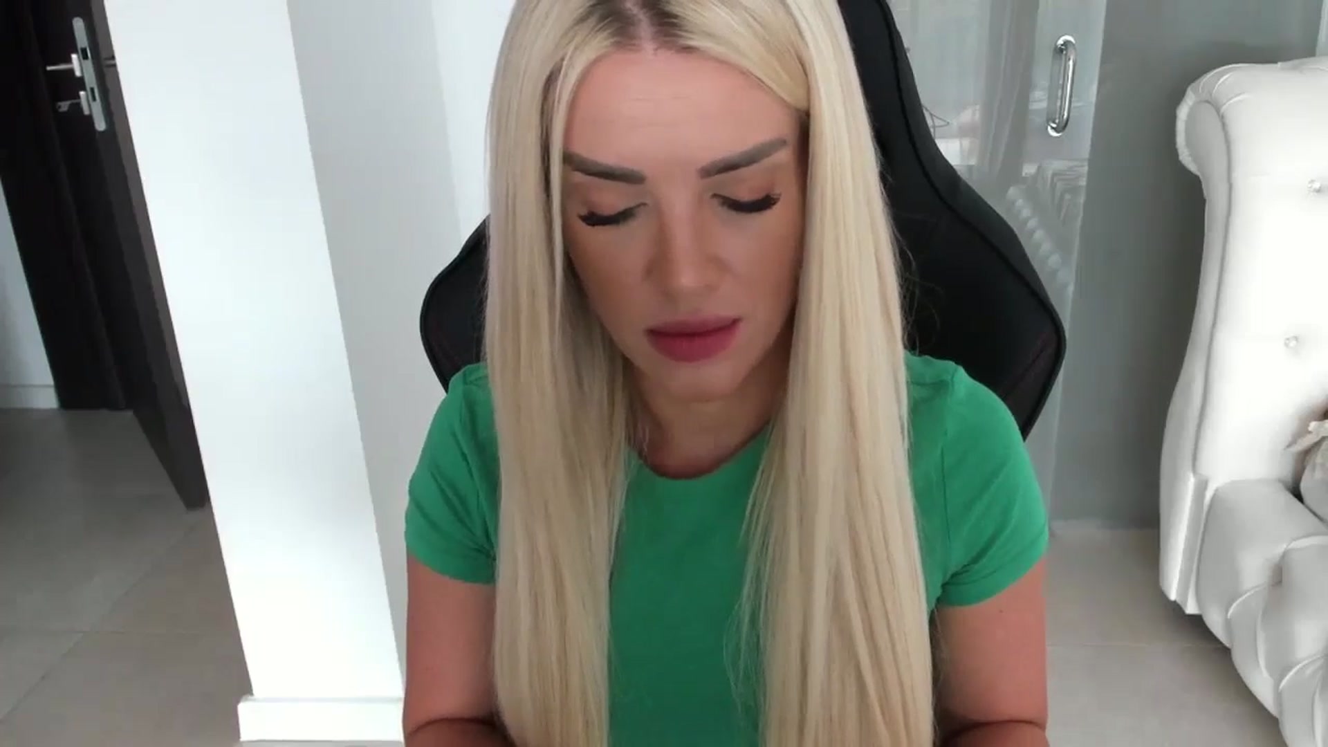 Gallery image thumbnail from Allesia_'s myfreecams stream on, 08/29/2024, 09:15 image 14 of 20