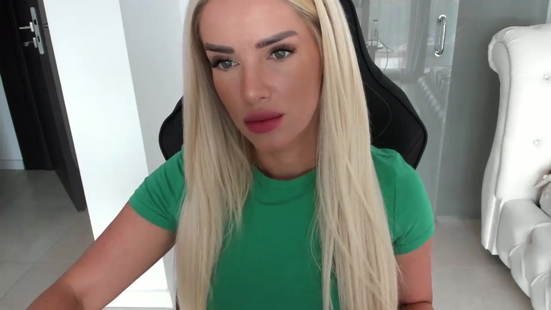 Gallery image thumbnail from Allesia_'s myfreecams stream on, 08/29/2024, 09:15 image 16 of 20