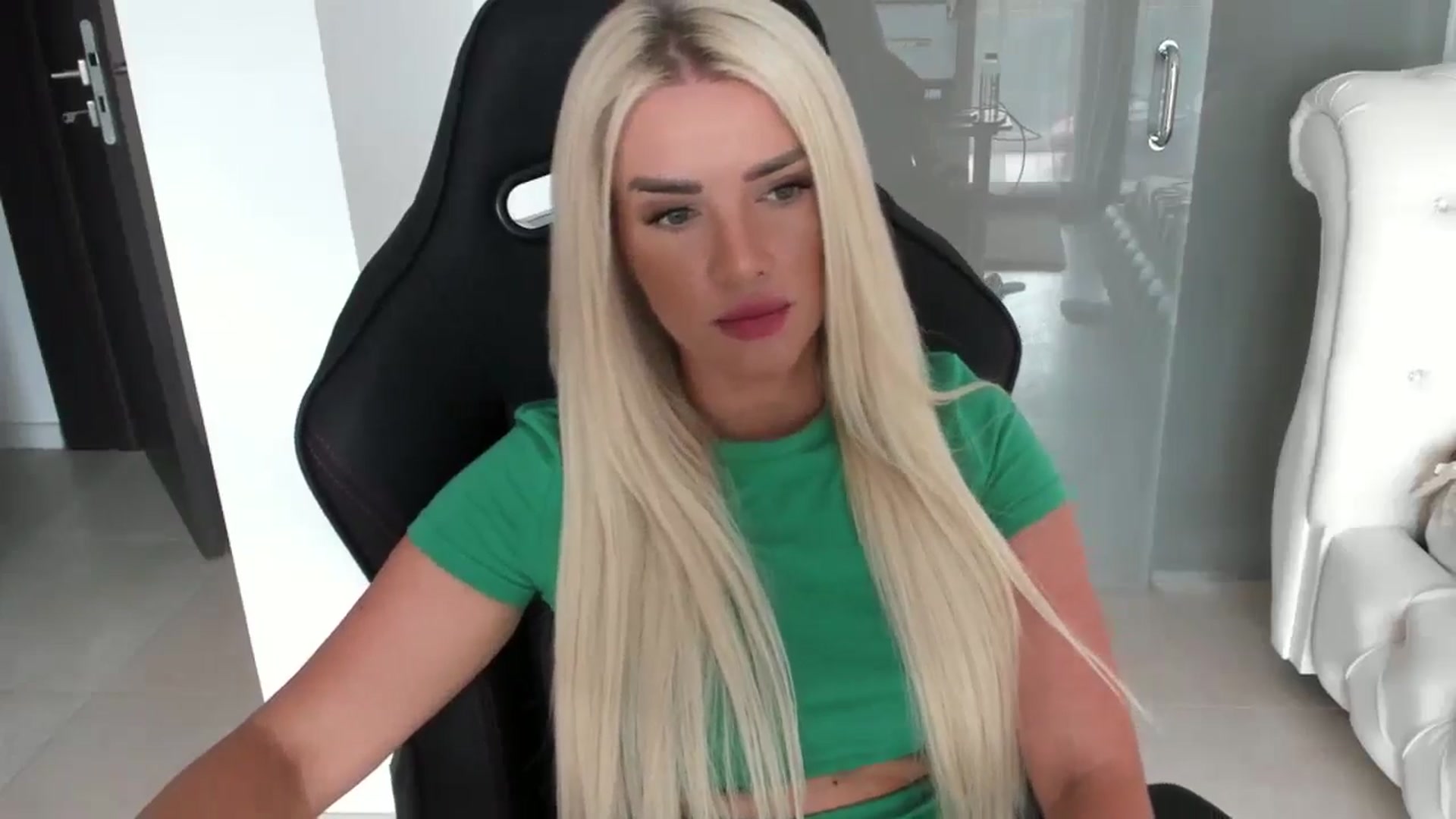Gallery image thumbnail from Allesia_'s myfreecams stream on, 08/29/2024, 09:15 image 4 of 20