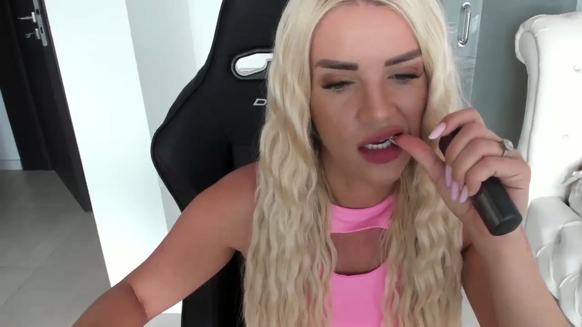 Gallery image thumbnail from Allesia_'s myfreecams stream on, 08/30/2024, 08:58 image 20 of 20