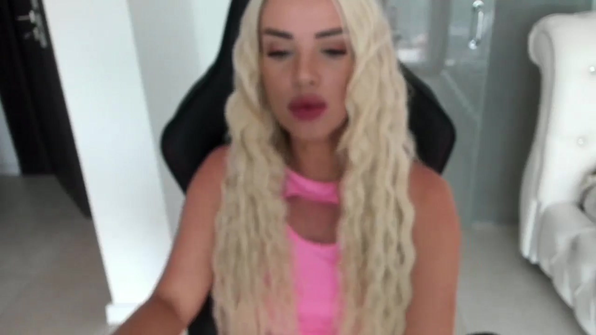 Gallery image thumbnail from Allesia_'s myfreecams stream on, 08/30/2024, 08:58 image 4 of 20