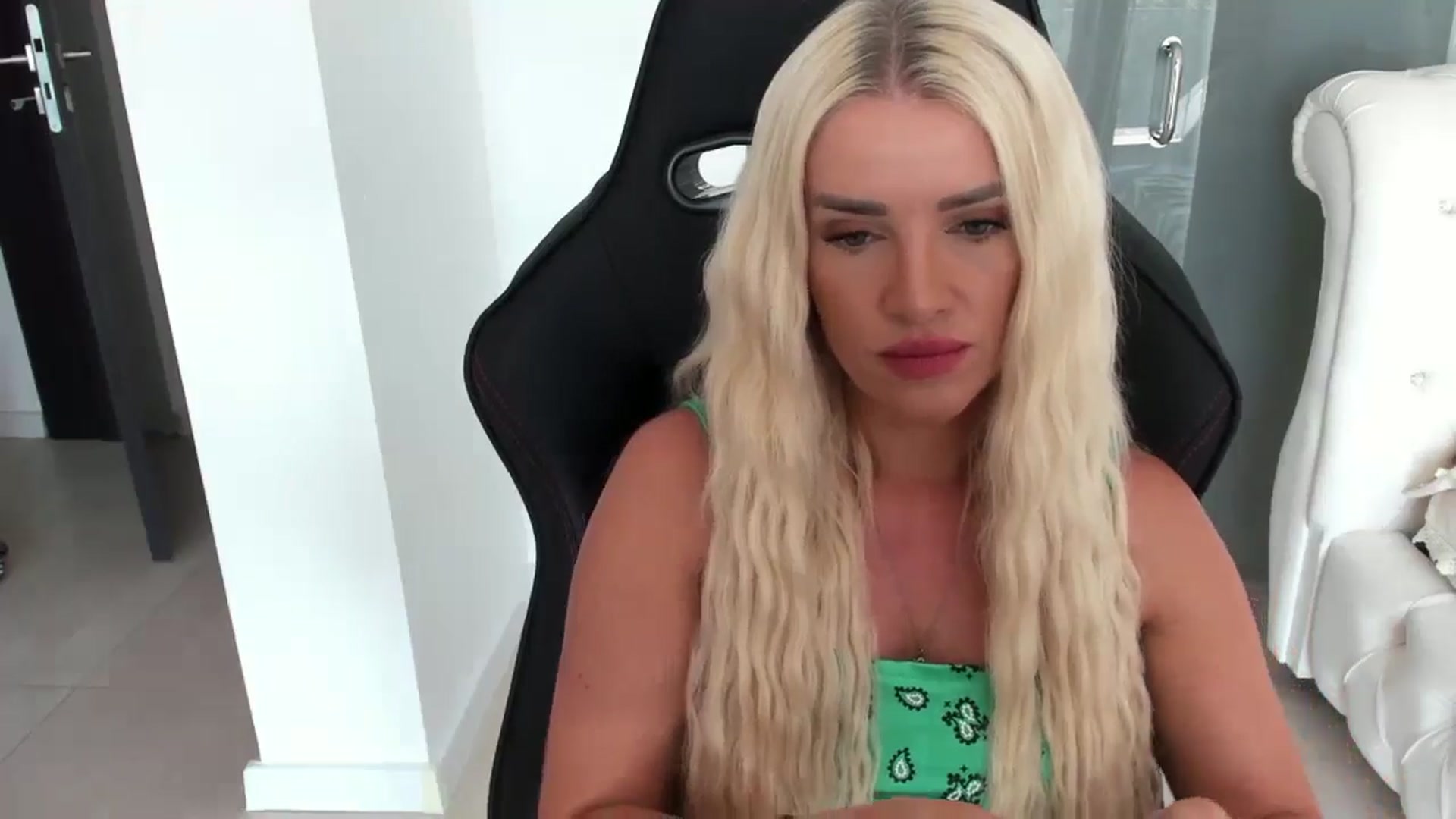Gallery image thumbnail from Allesia_'s myfreecams stream on, 09/06/2024, 09:05 image 11 of 20