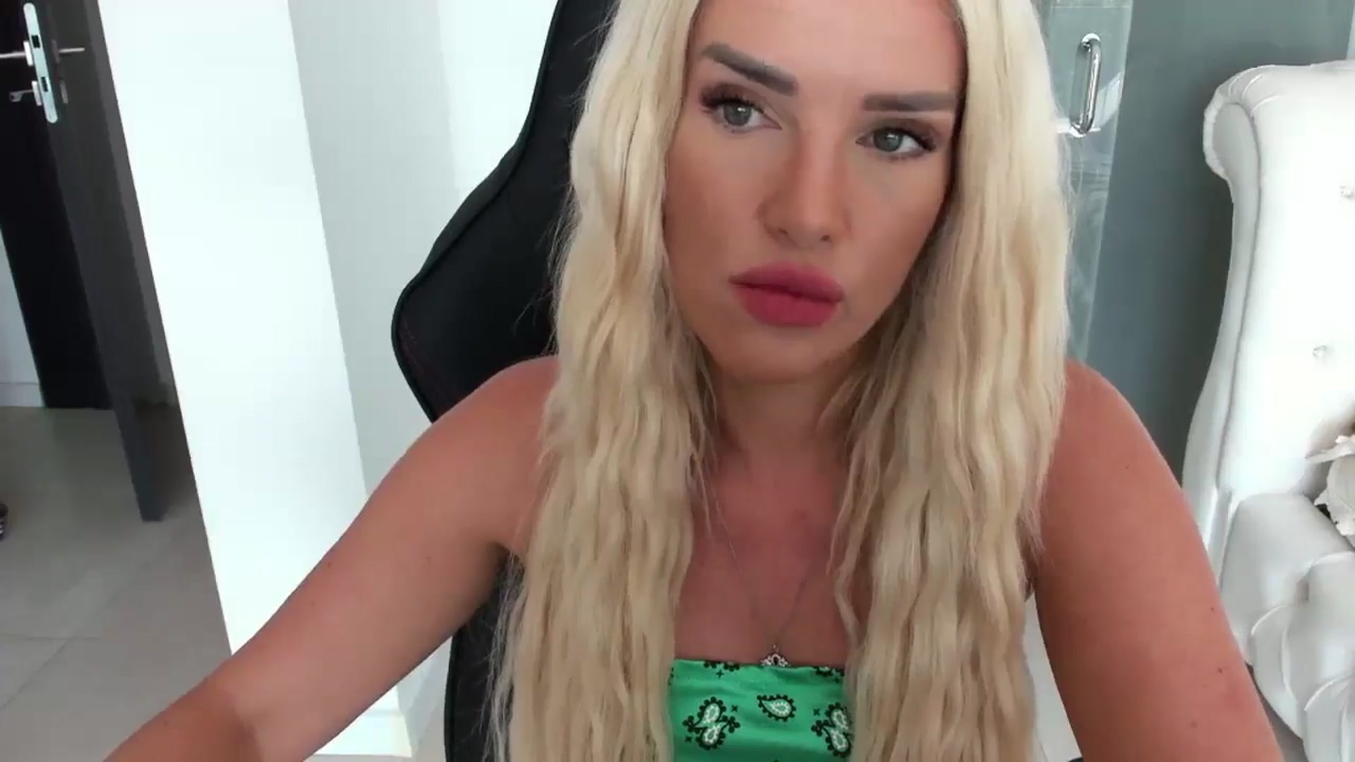 Gallery image thumbnail from Allesia_'s myfreecams stream on, 09/06/2024, 09:05 image 18 of 20
