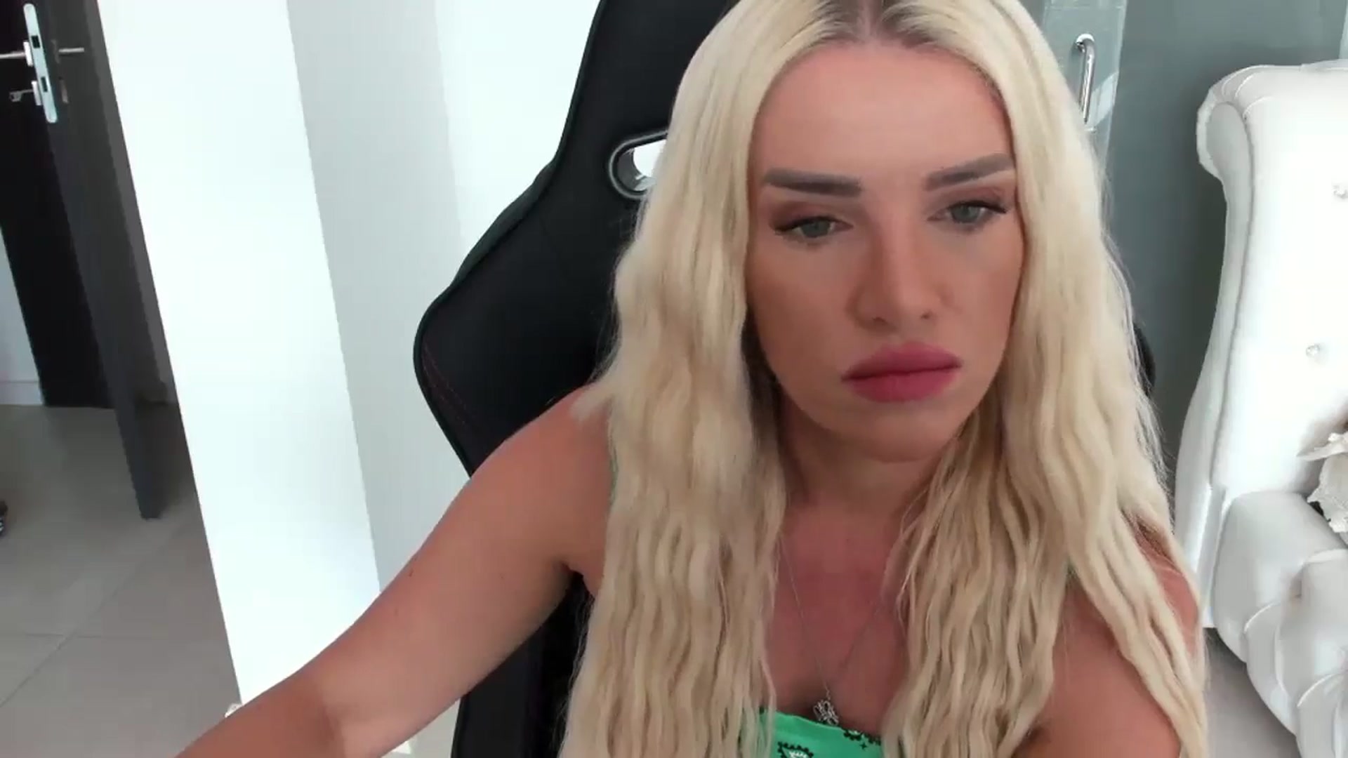 Gallery image thumbnail from Allesia_'s myfreecams stream on, 09/06/2024, 09:05 image 8 of 20