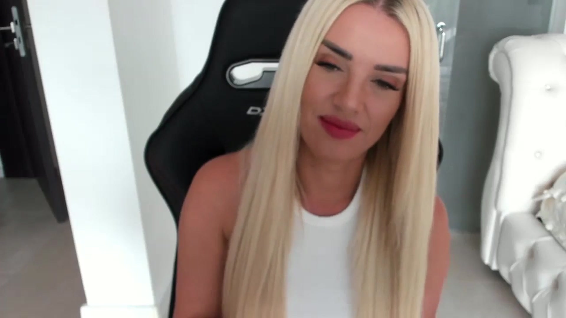 Gallery image thumbnail from Allesia_'s myfreecams stream on, 09/10/2024, 11:00 image 5 of 20