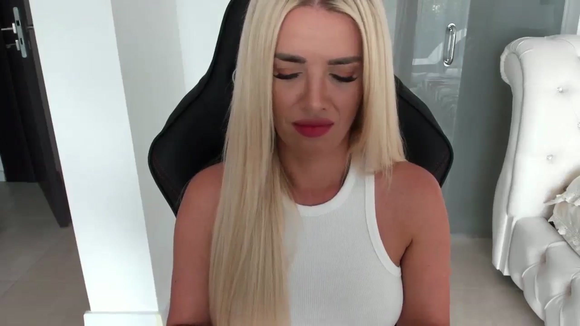 Gallery image thumbnail from Allesia_'s myfreecams stream on, 09/10/2024, 11:00 image 7 of 20