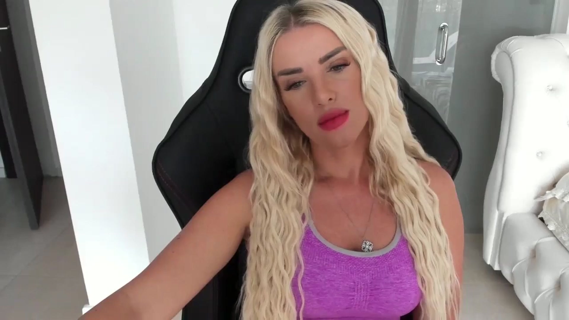 Gallery image thumbnail from Allesia_'s myfreecams stream on, 09/11/2024, 09:51 image 3 of 20