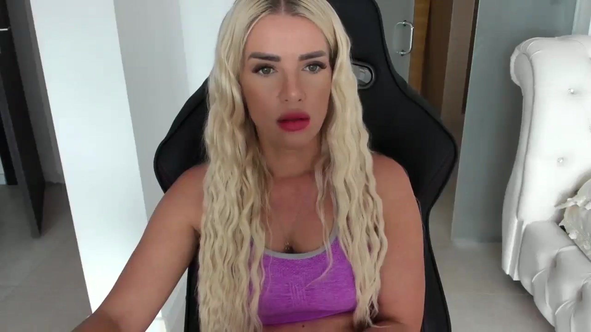 Gallery image thumbnail from Allesia_'s myfreecams stream on, 09/11/2024, 09:51 image 15 of 20