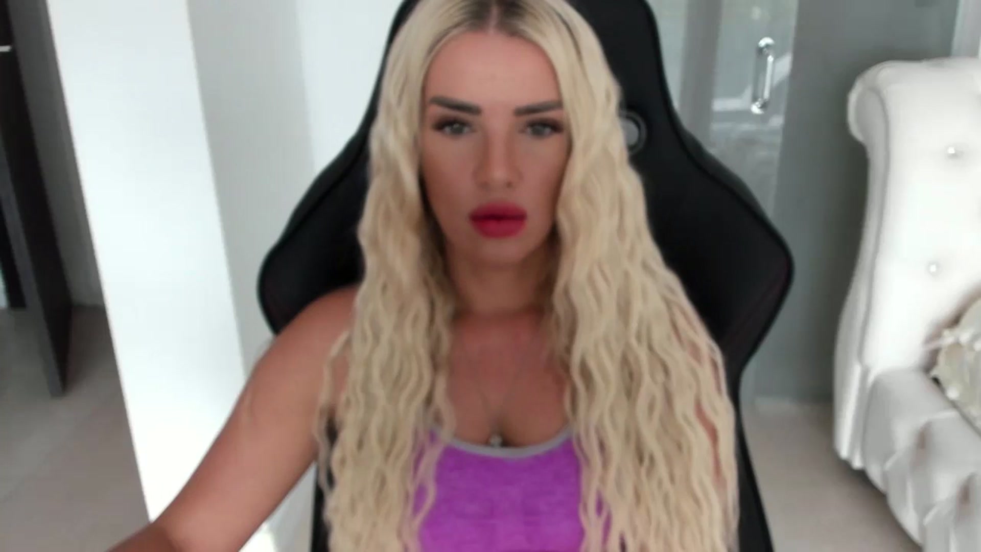 Gallery image thumbnail from Allesia_'s myfreecams stream on, 09/11/2024, 09:51 image 9 of 20