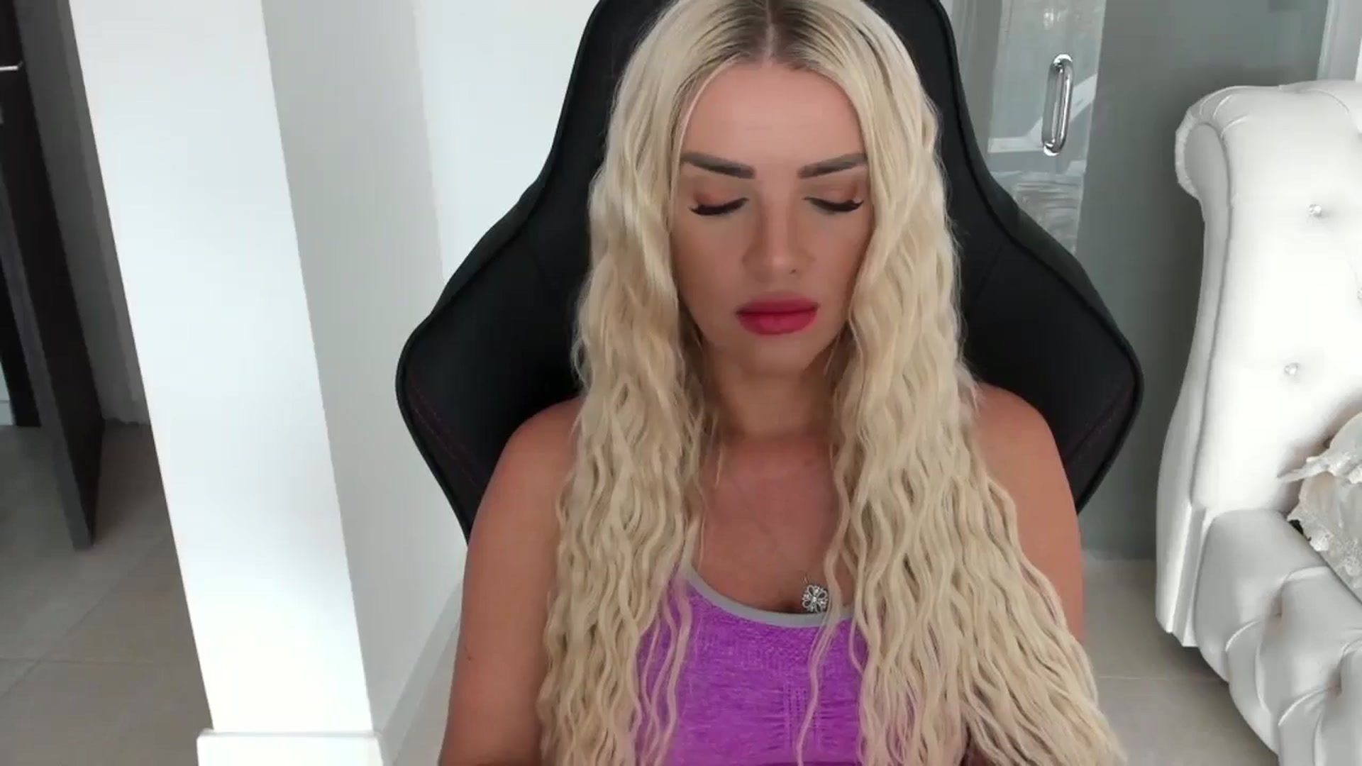 Gallery image thumbnail from Allesia_'s myfreecams stream on, 09/11/2024, 09:51 image 1 of 20