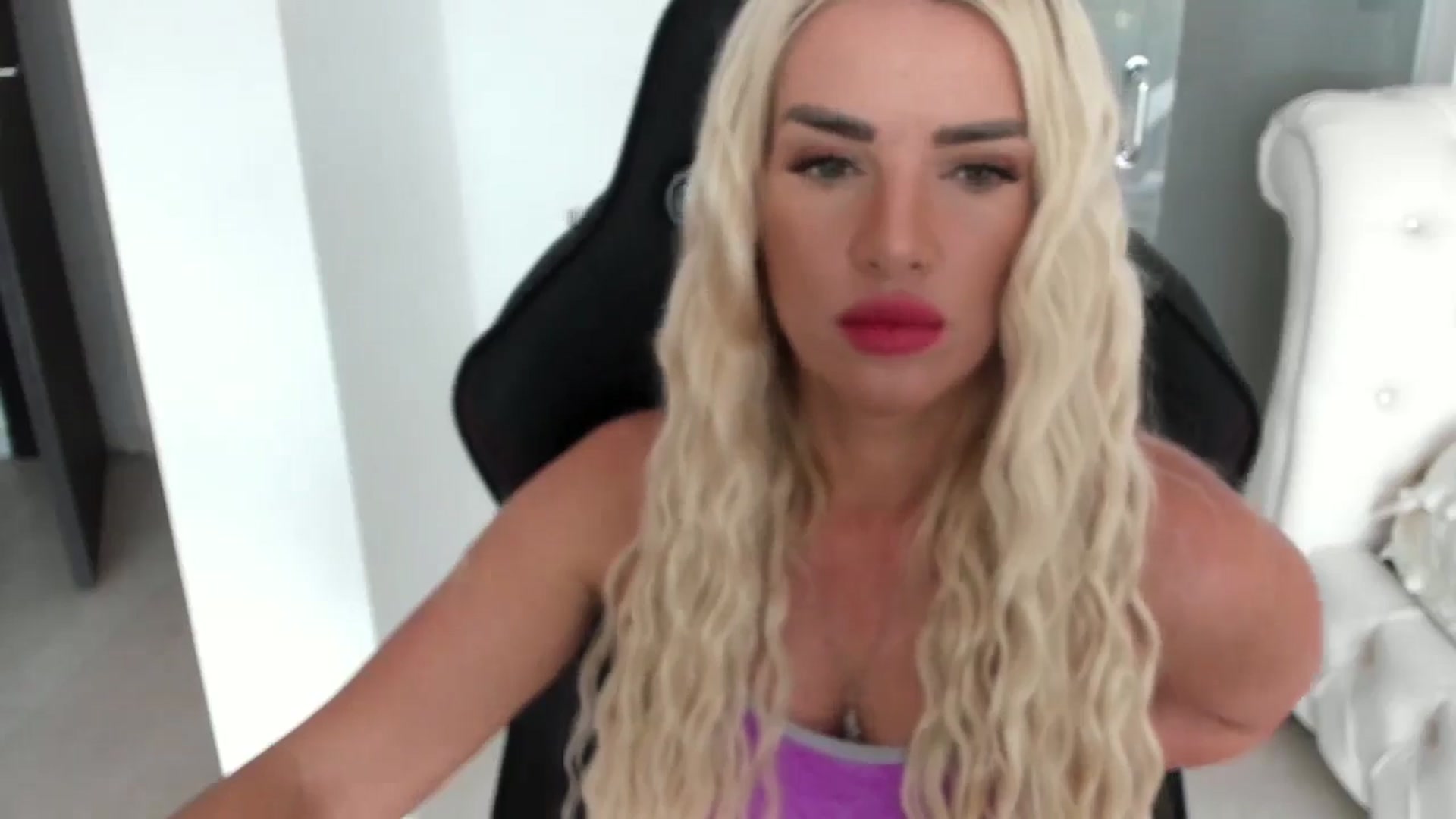 Gallery image thumbnail from Allesia_'s myfreecams stream on, 09/11/2024, 09:51 image 11 of 20