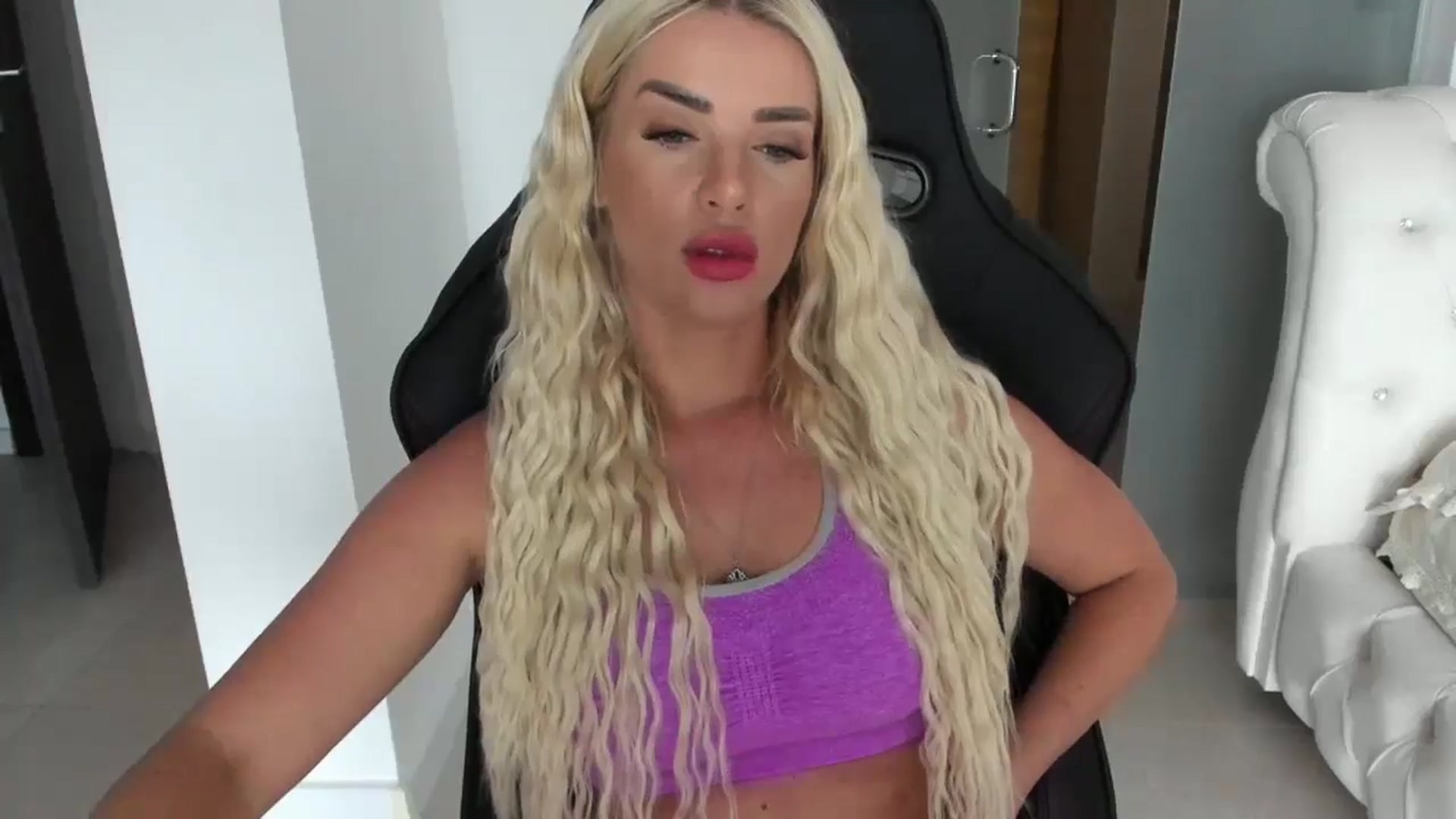 Gallery image thumbnail from Allesia_'s myfreecams stream on, 09/11/2024, 09:51 image 18 of 20