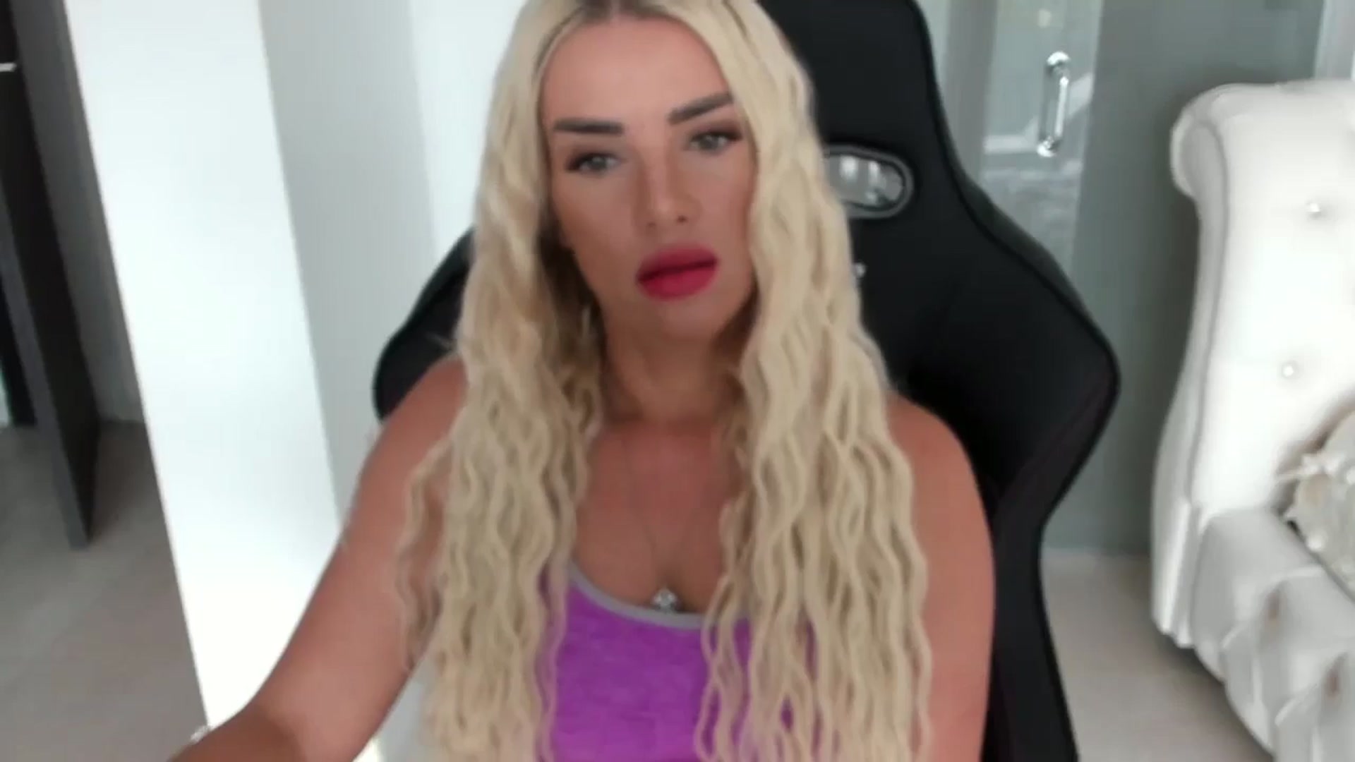 Gallery image thumbnail from Allesia_'s myfreecams stream on, 09/11/2024, 09:51 image 8 of 20