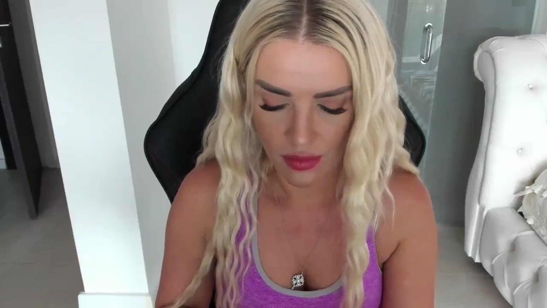 Gallery image thumbnail from Allesia_'s myfreecams stream on, 09/11/2024, 10:46 image 4 of 20