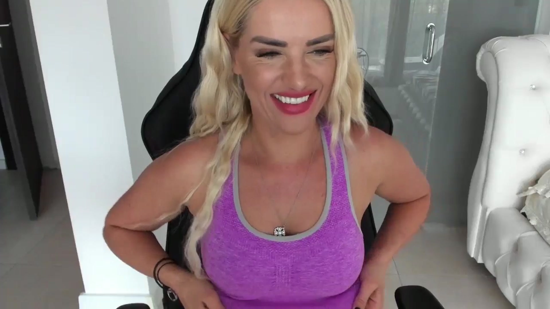 Gallery image thumbnail from Allesia_'s myfreecams stream on, 09/11/2024, 10:46 image 15 of 20