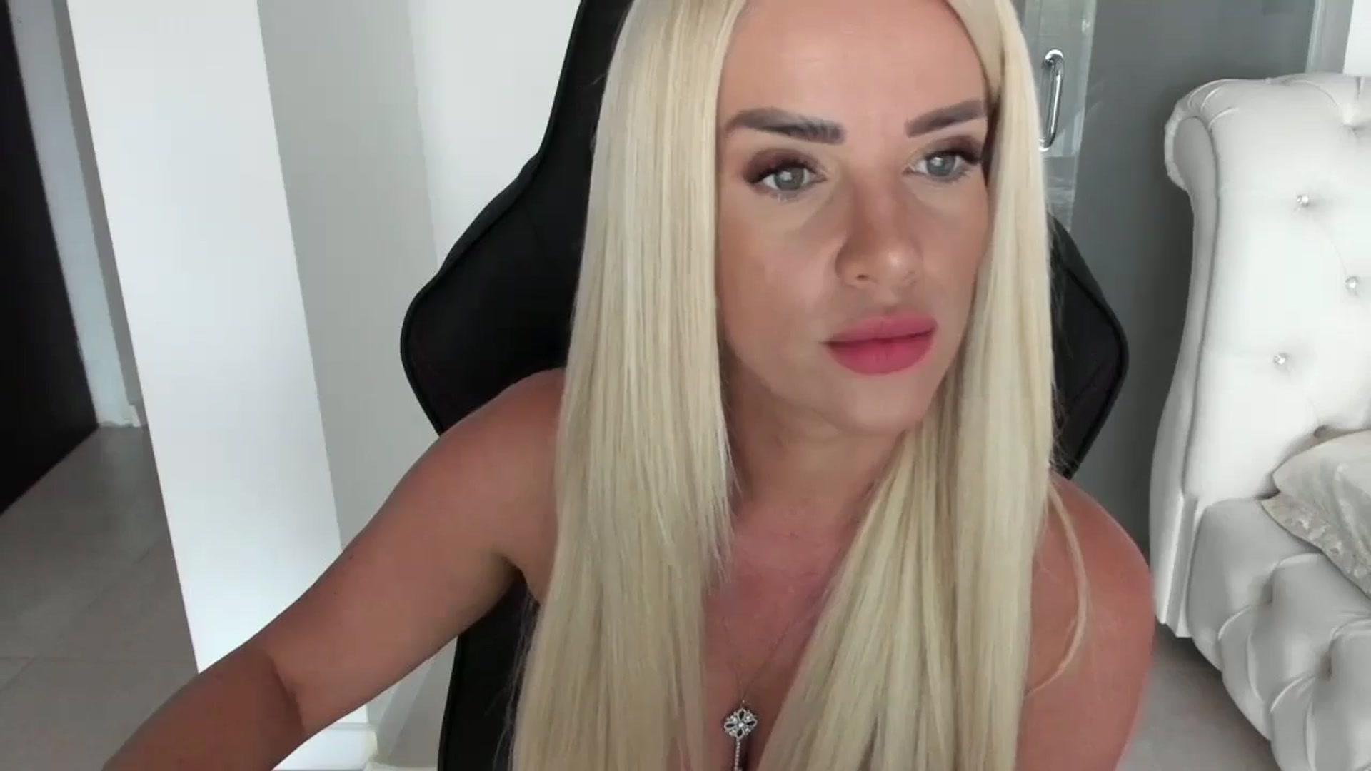 Gallery image thumbnail from Allesia_'s myfreecams stream on, 09/19/2024, 10:37 image 15 of 20