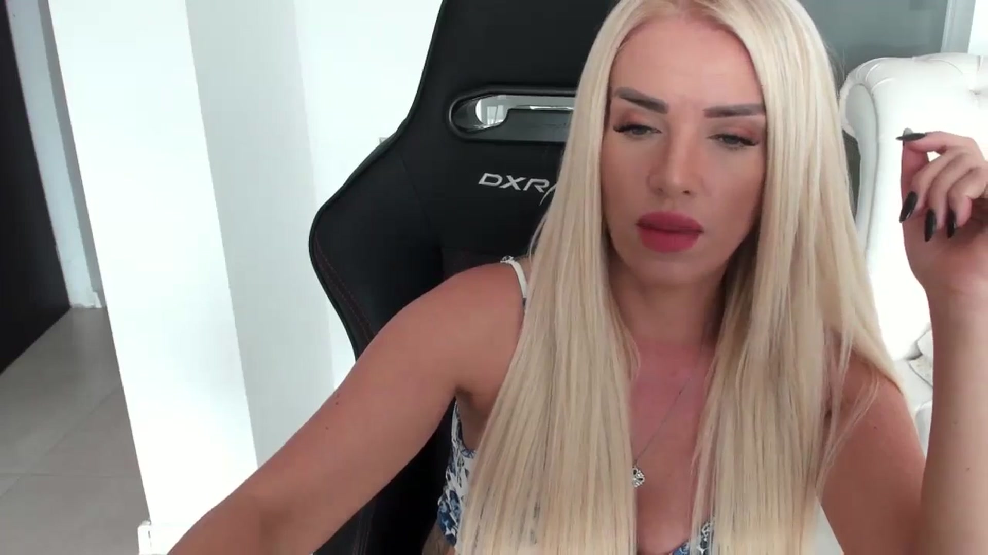 Gallery image thumbnail from Allesia_'s myfreecams stream on, 09/19/2024, 10:37 image 4 of 20