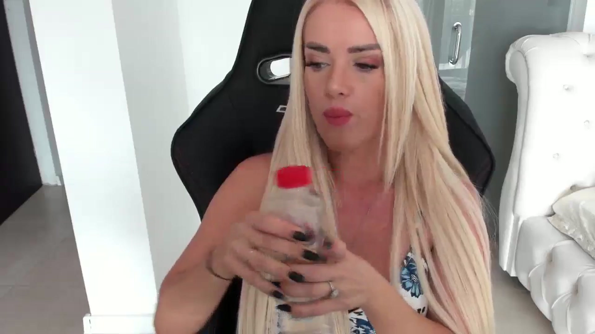 Gallery image thumbnail from Allesia_'s myfreecams stream on, 09/19/2024, 10:37 image 2 of 20
