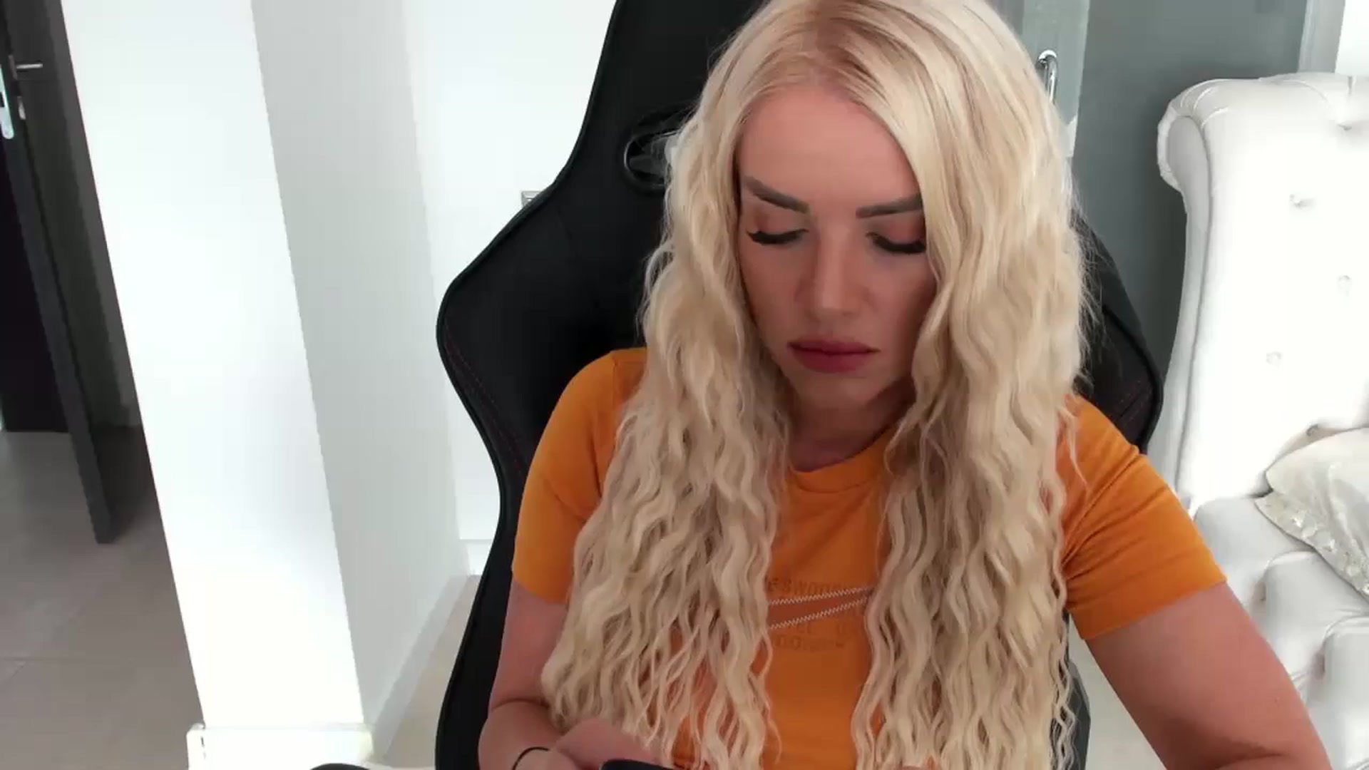 Gallery image thumbnail from Allesia_'s myfreecams stream on, 09/20/2024, 10:36 image 1 of 20