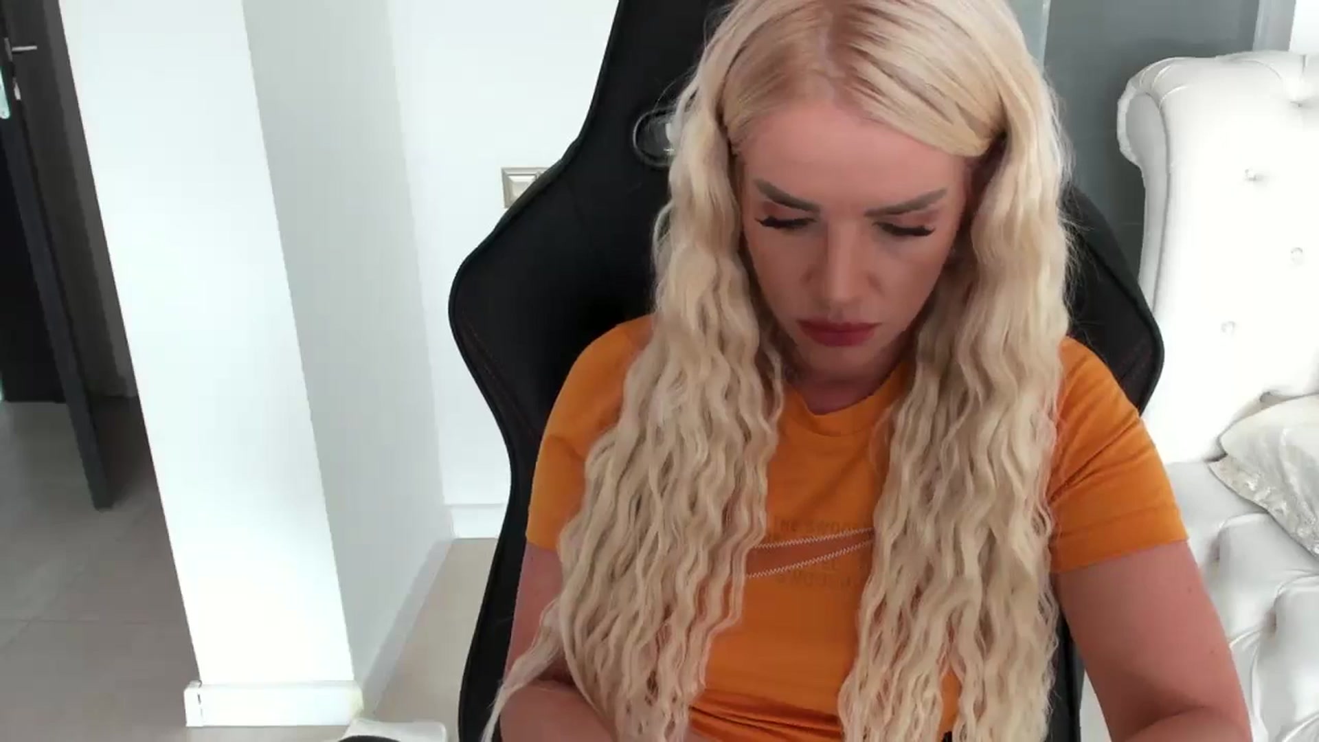 Gallery image thumbnail from Allesia_'s myfreecams stream on, 09/20/2024, 10:36 image 8 of 20