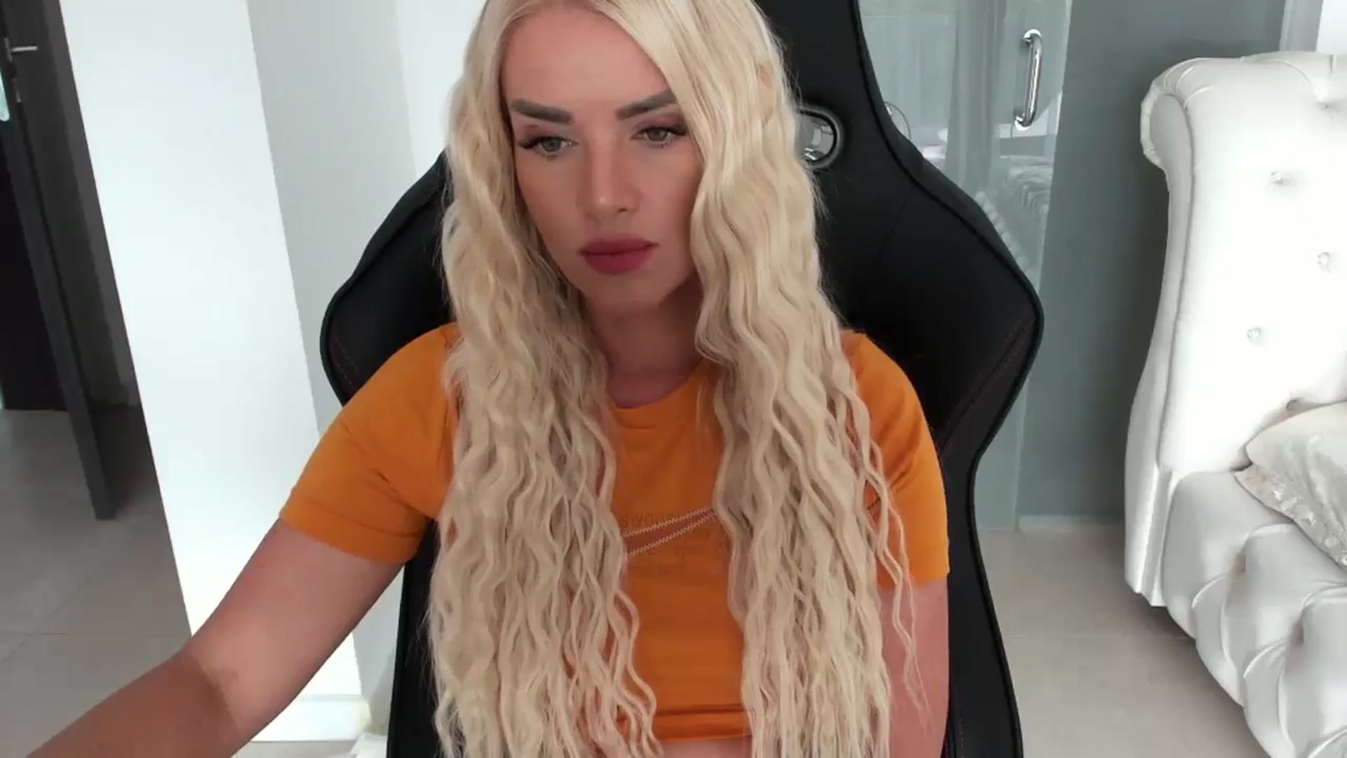 Gallery image thumbnail from Allesia_'s myfreecams stream on, 09/20/2024, 10:36 image 6 of 20