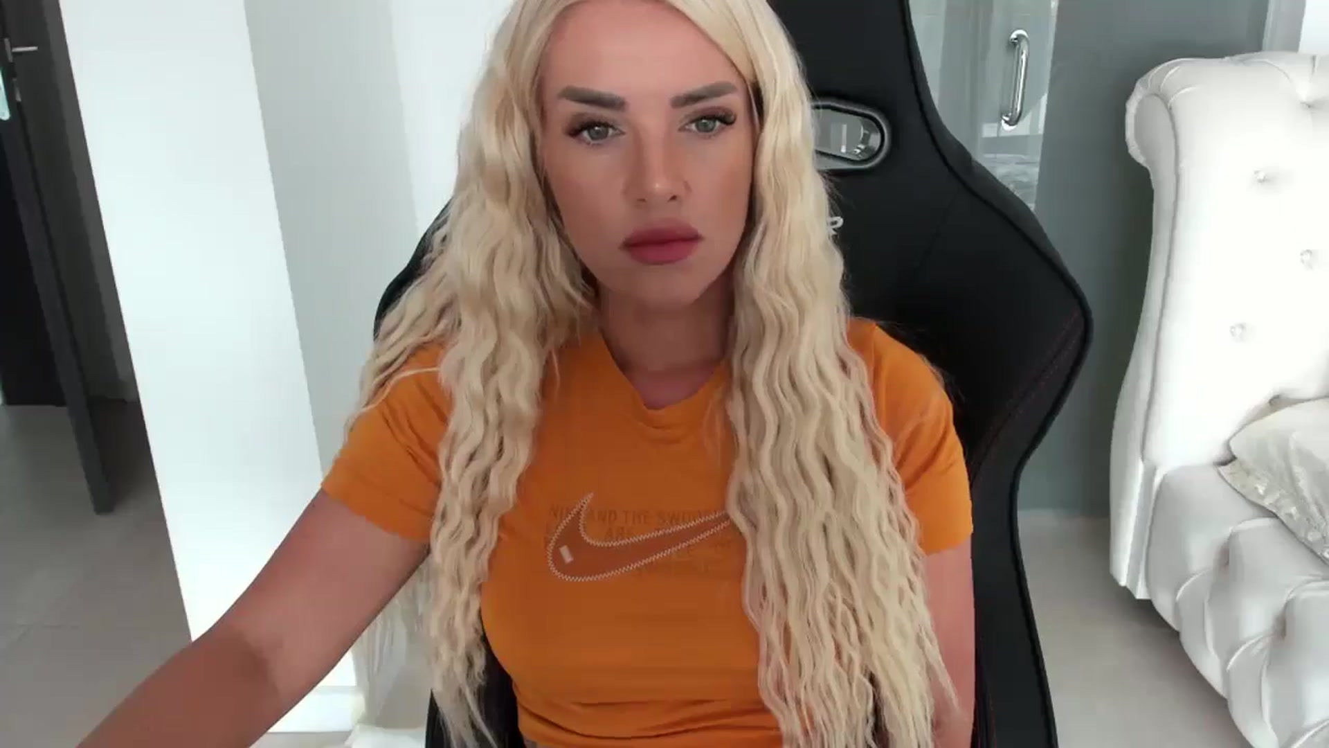 Gallery image thumbnail from Allesia_'s myfreecams stream on, 09/20/2024, 10:36 image 10 of 20