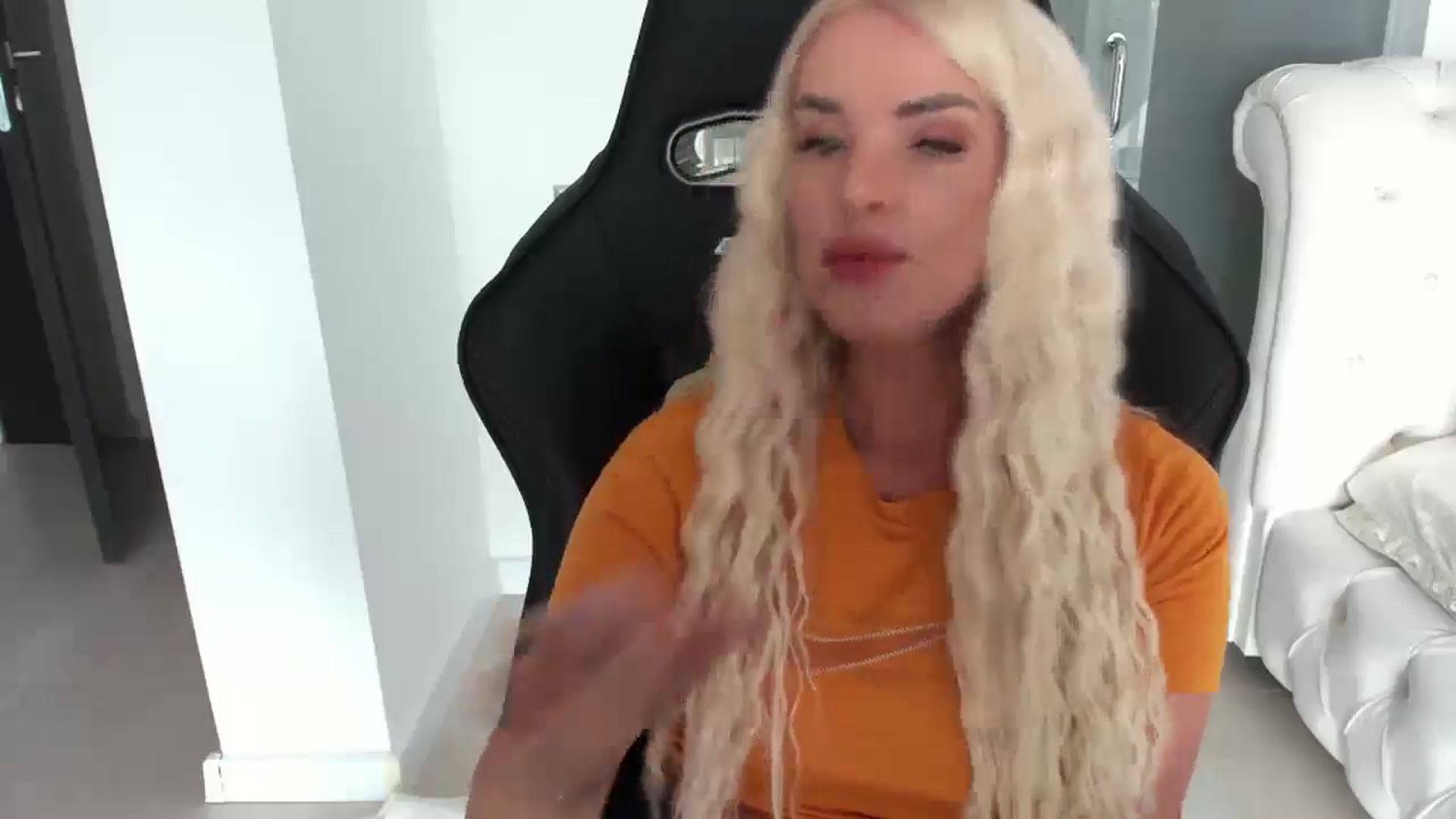 Gallery image thumbnail from Allesia_'s myfreecams stream on, 09/20/2024, 10:36 image 12 of 20