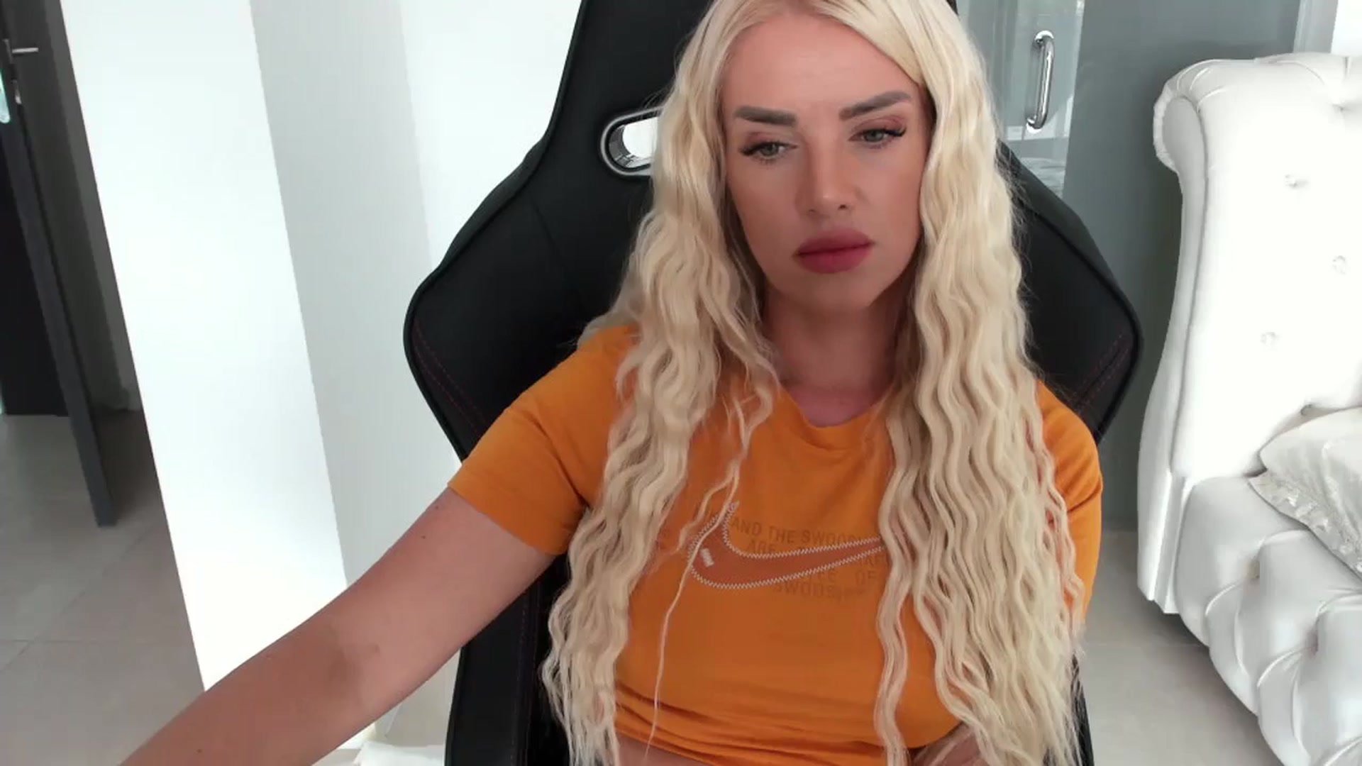 Gallery image thumbnail from Allesia_'s myfreecams stream on, 09/20/2024, 10:36 image 11 of 20