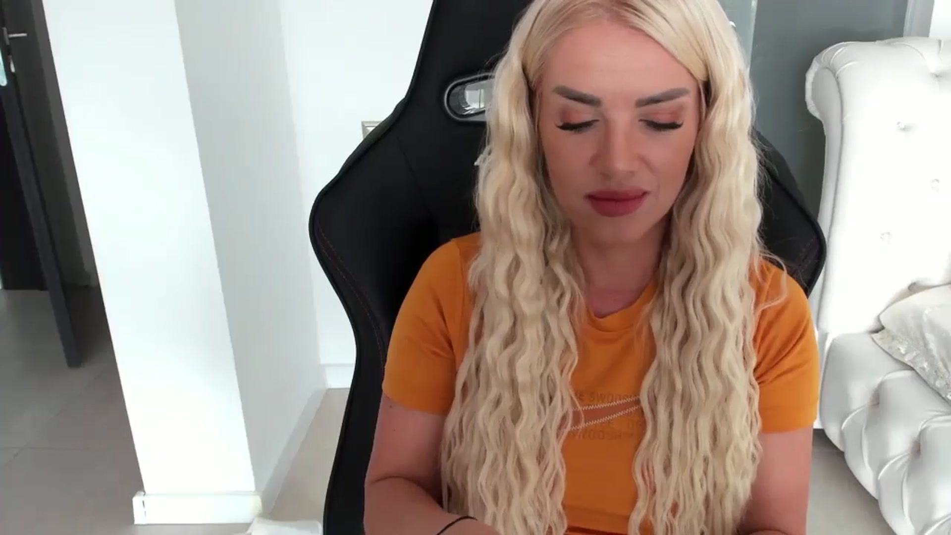 Gallery image thumbnail from Allesia_'s myfreecams stream on, 09/20/2024, 10:36 image 9 of 20