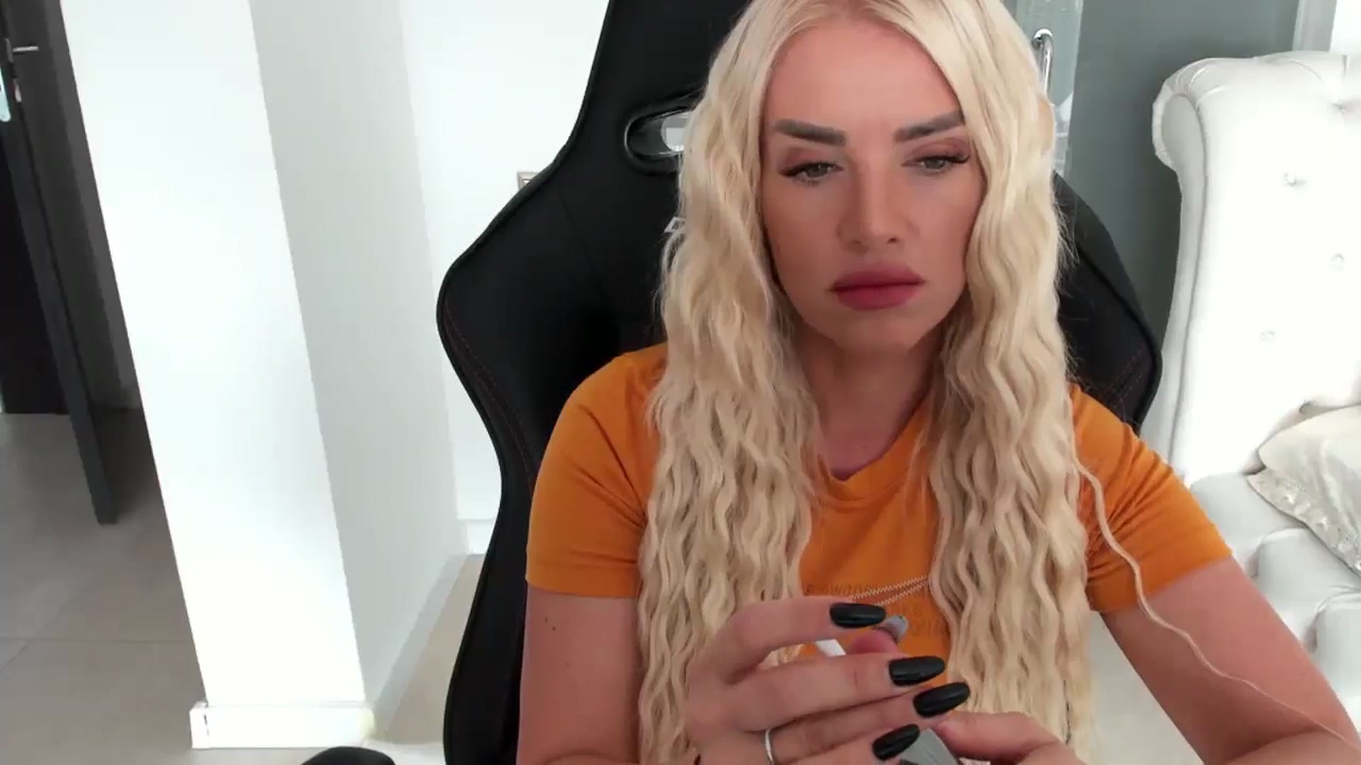 Gallery image thumbnail from Allesia_'s myfreecams stream on, 09/20/2024, 10:36 image 4 of 20