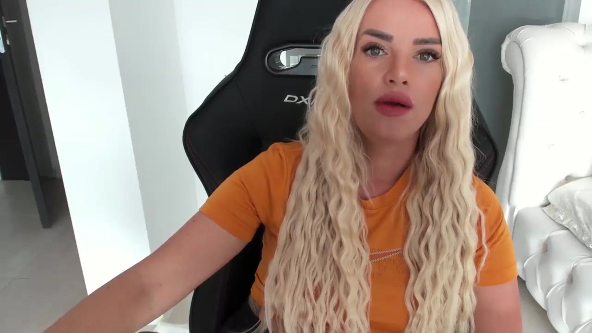 Gallery image thumbnail from Allesia_'s myfreecams stream on, 09/20/2024, 10:36 image 5 of 20