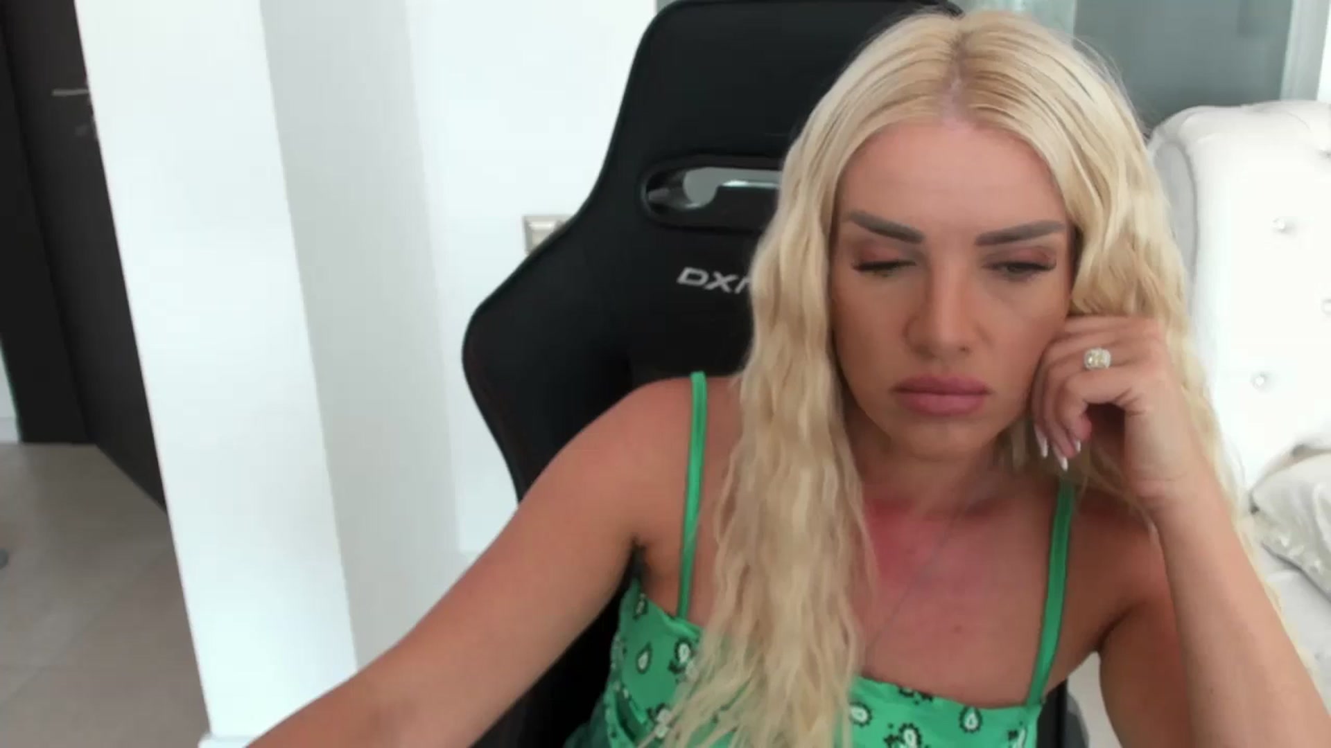 Gallery image thumbnail from Allesia_'s myfreecams stream on, 09/27/2024, 09:14 image 15 of 20