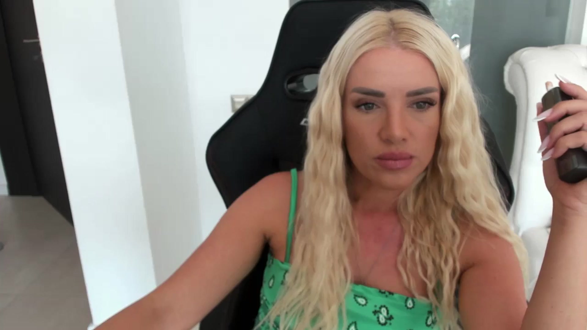 Gallery image thumbnail from Allesia_'s myfreecams stream on, 09/27/2024, 09:14 image 11 of 20