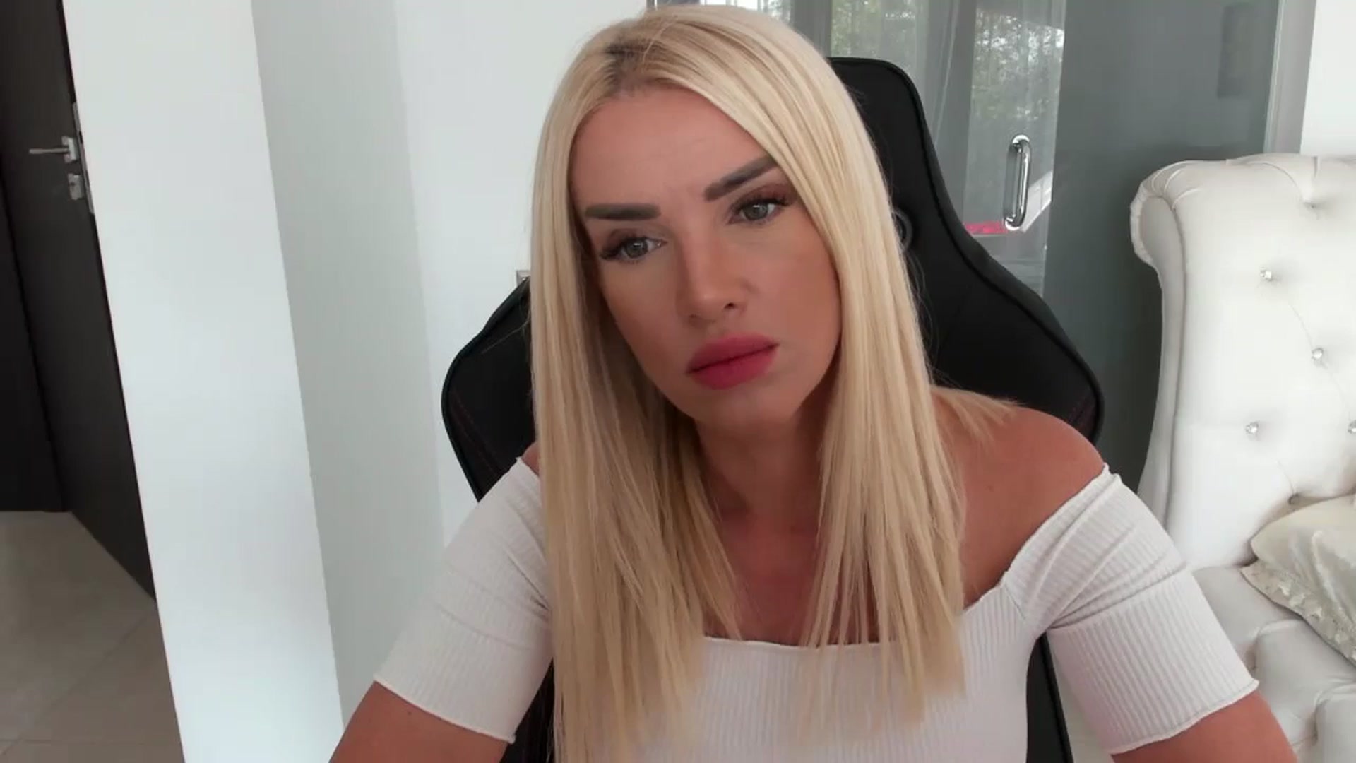Gallery image thumbnail from Allesia_'s myfreecams stream on, 10/09/2024, 11:28 image 7 of 20