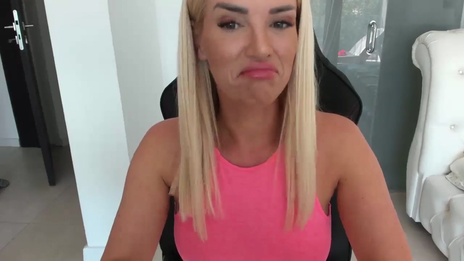 Gallery image thumbnail from Allesia_'s myfreecams stream on, 10/10/2024, 10:37 image 10 of 20