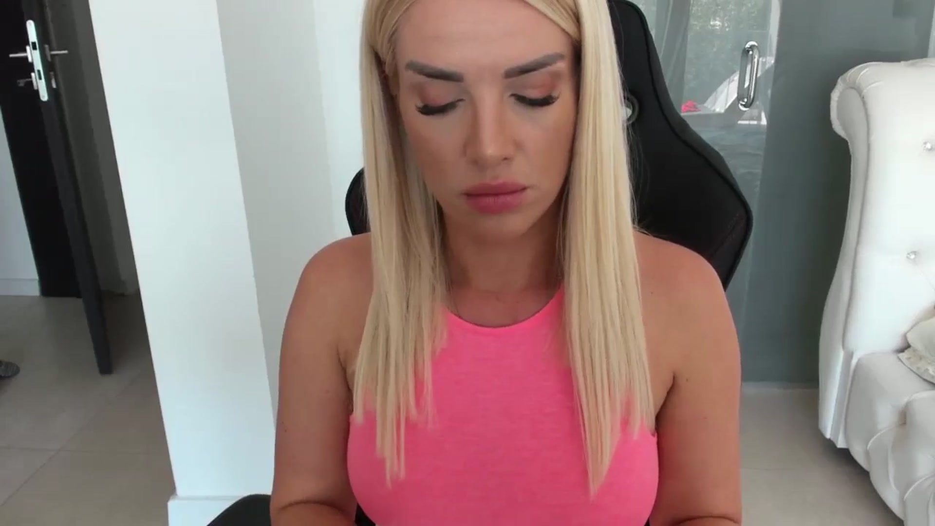 Gallery image thumbnail from Allesia_'s myfreecams stream on, 10/10/2024, 10:37 image 17 of 20