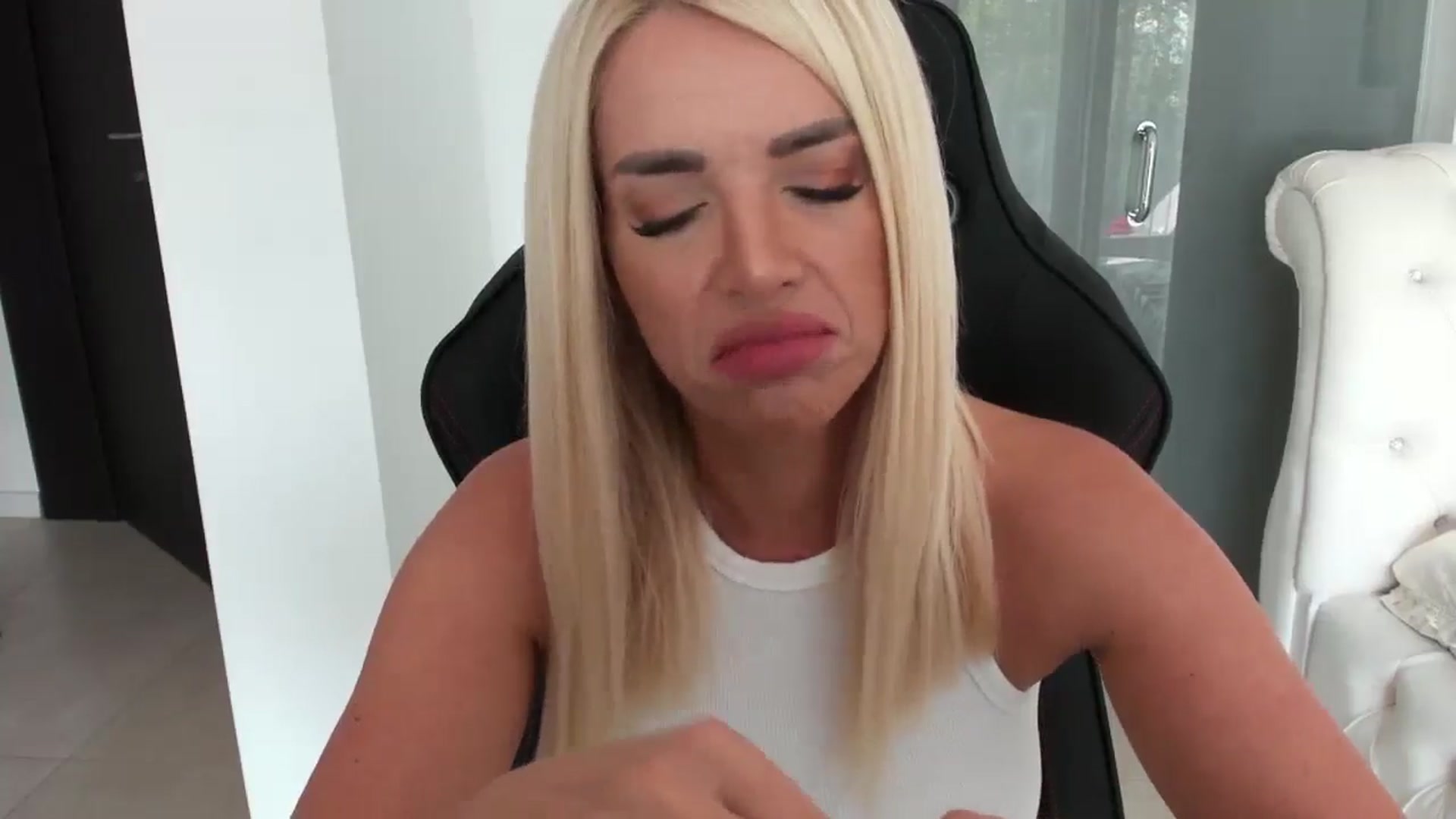 Gallery image thumbnail from Allesia_'s myfreecams stream on, 10/11/2024, 10:15 image 9 of 20