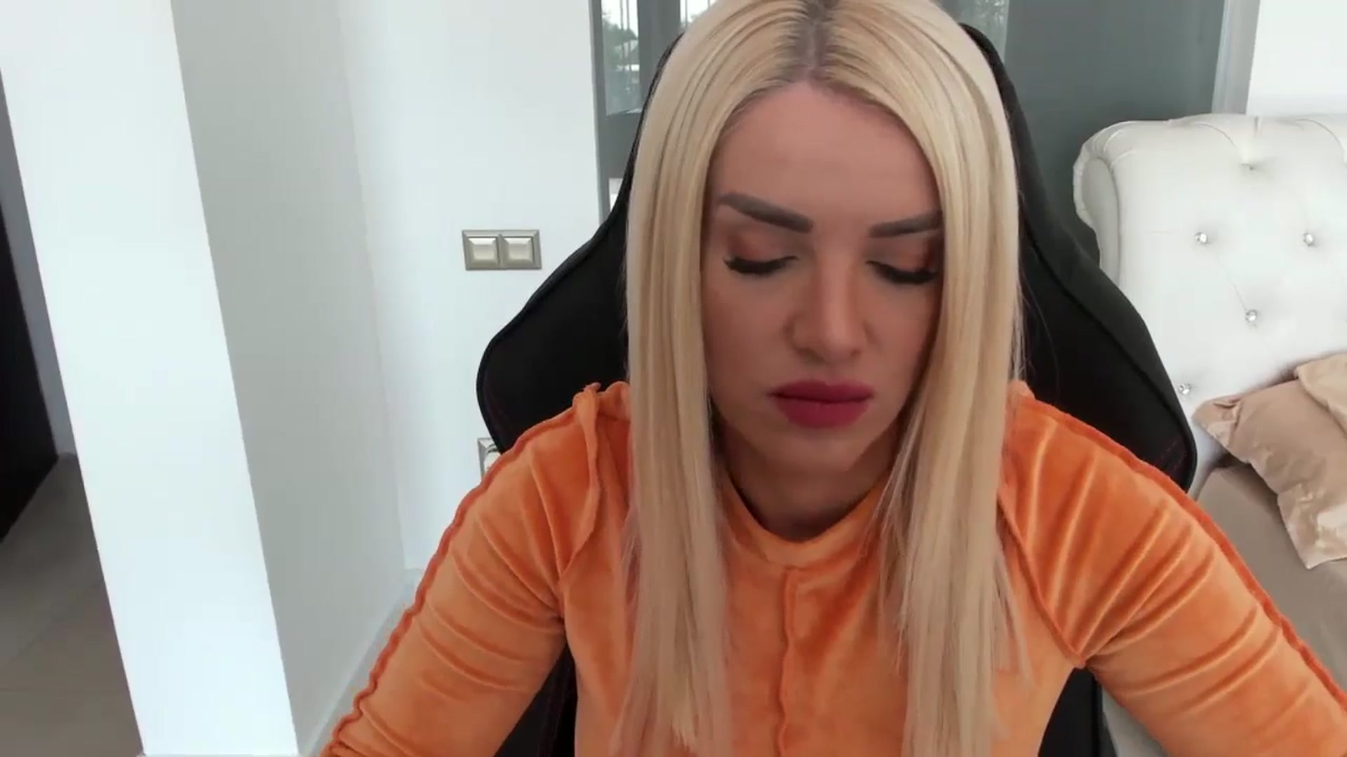 Gallery image thumbnail from Allesia_'s myfreecams stream on, 10/18/2024, 11:30 image 2 of 20
