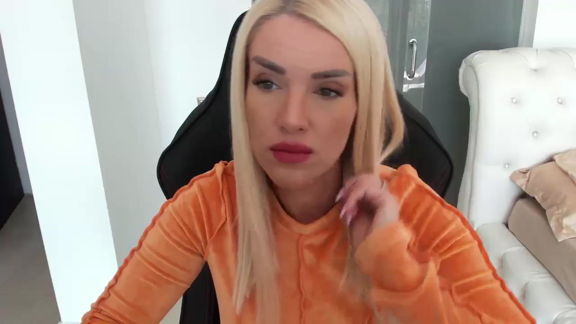 Gallery image thumbnail from Allesia_'s myfreecams stream on, 10/18/2024, 11:30 image 6 of 20
